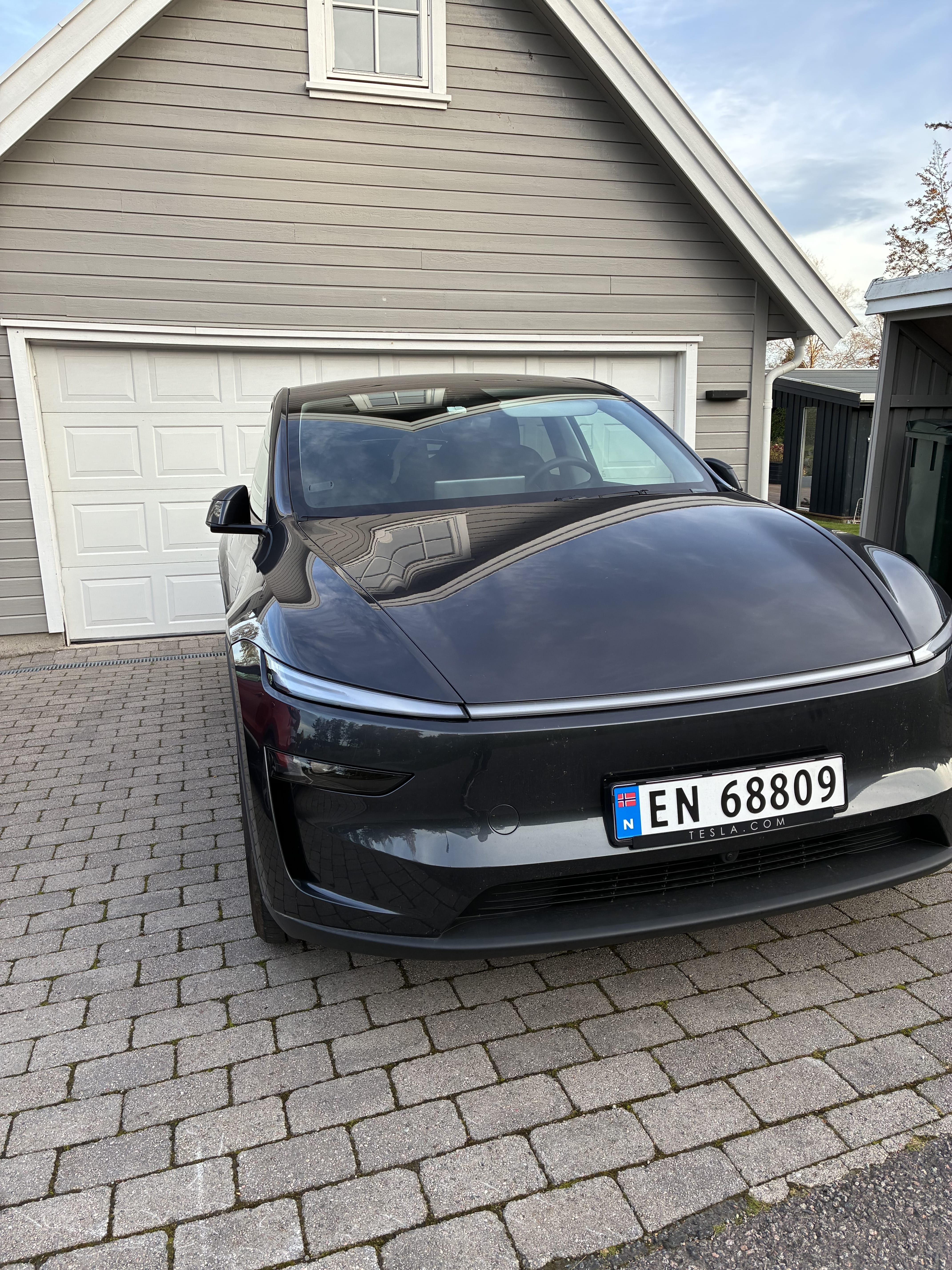 Tesla Model Y Long Range med Cruisekontroll