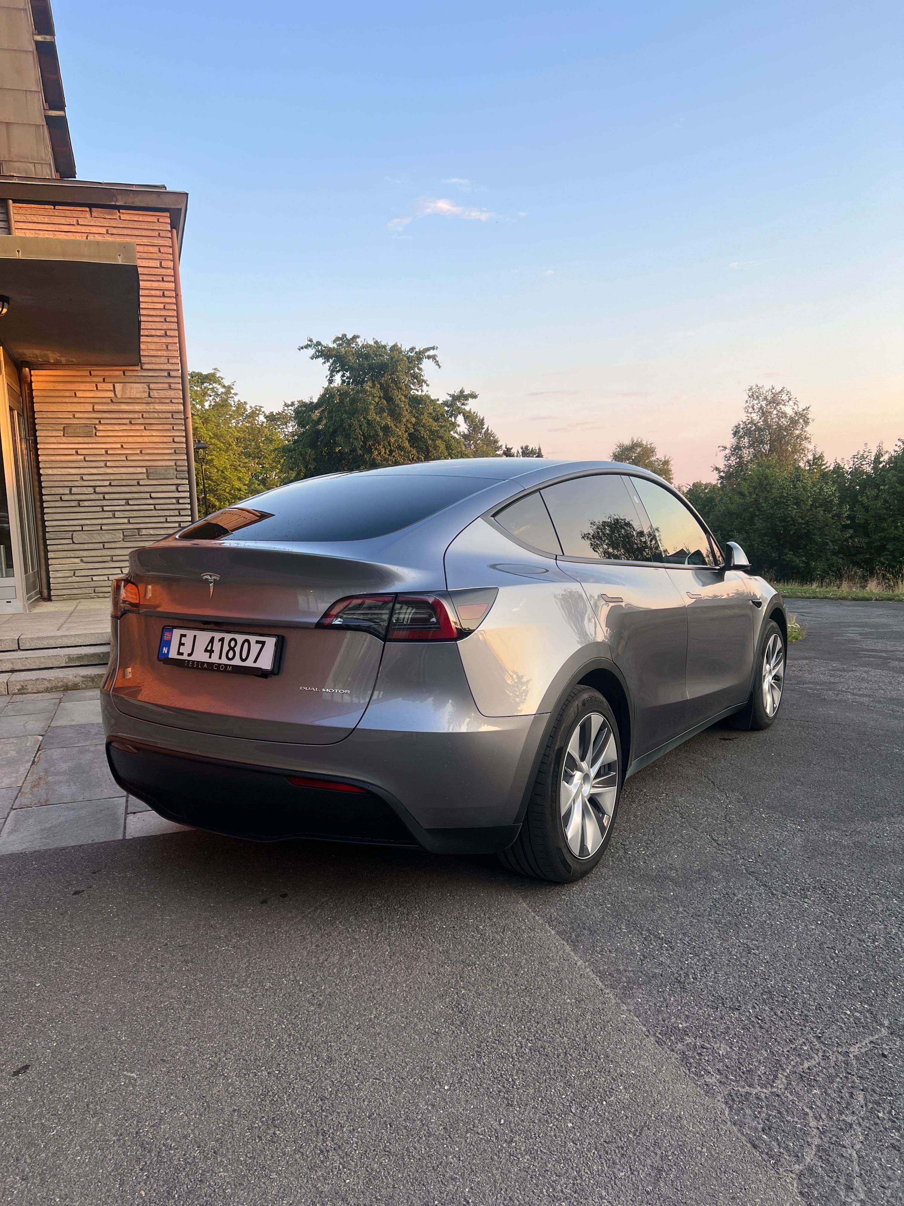 Tesla Model Y Long Range med GPS