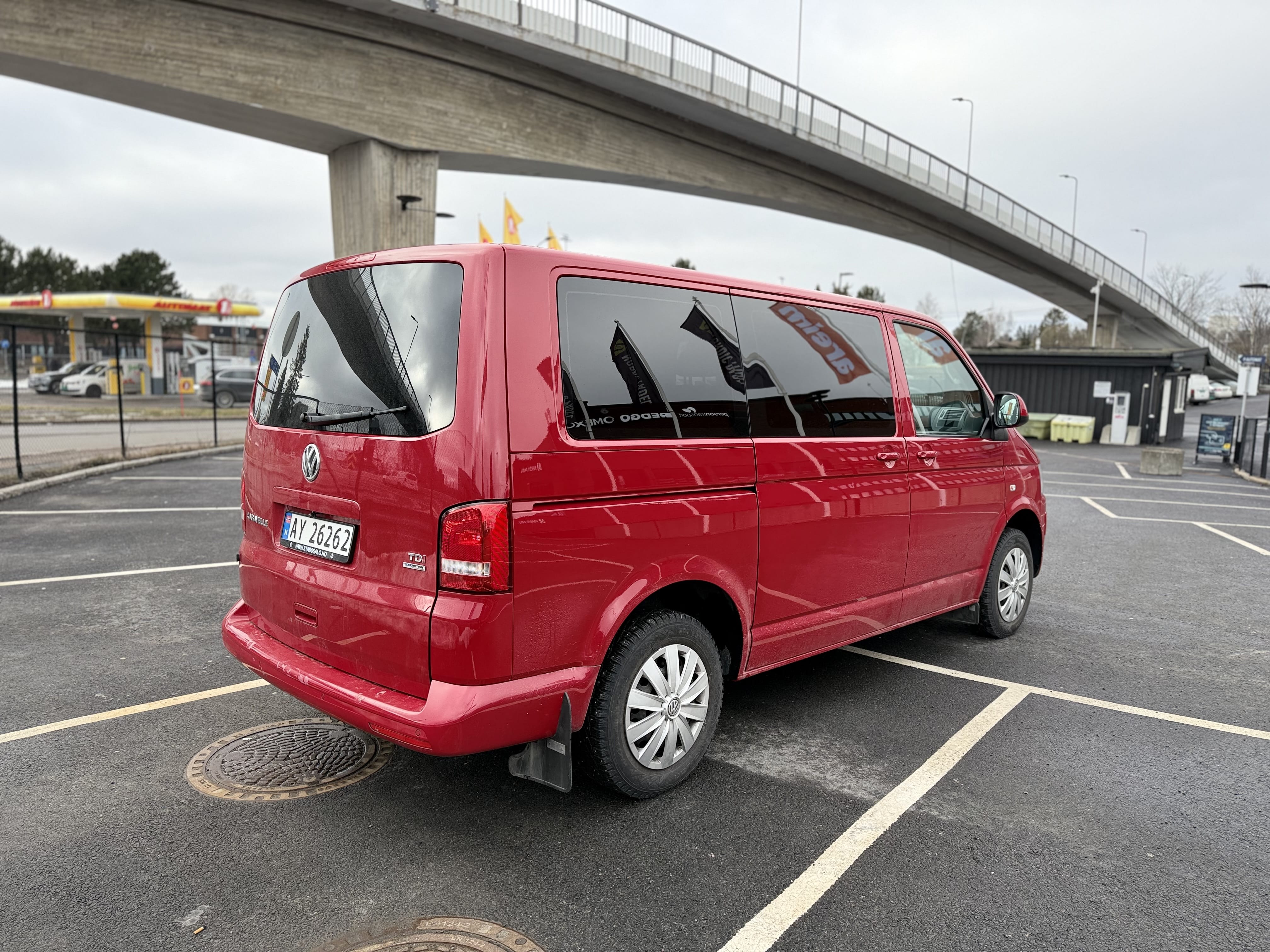 Volkswagen Caravelle 9 seter - automat gir med GPS