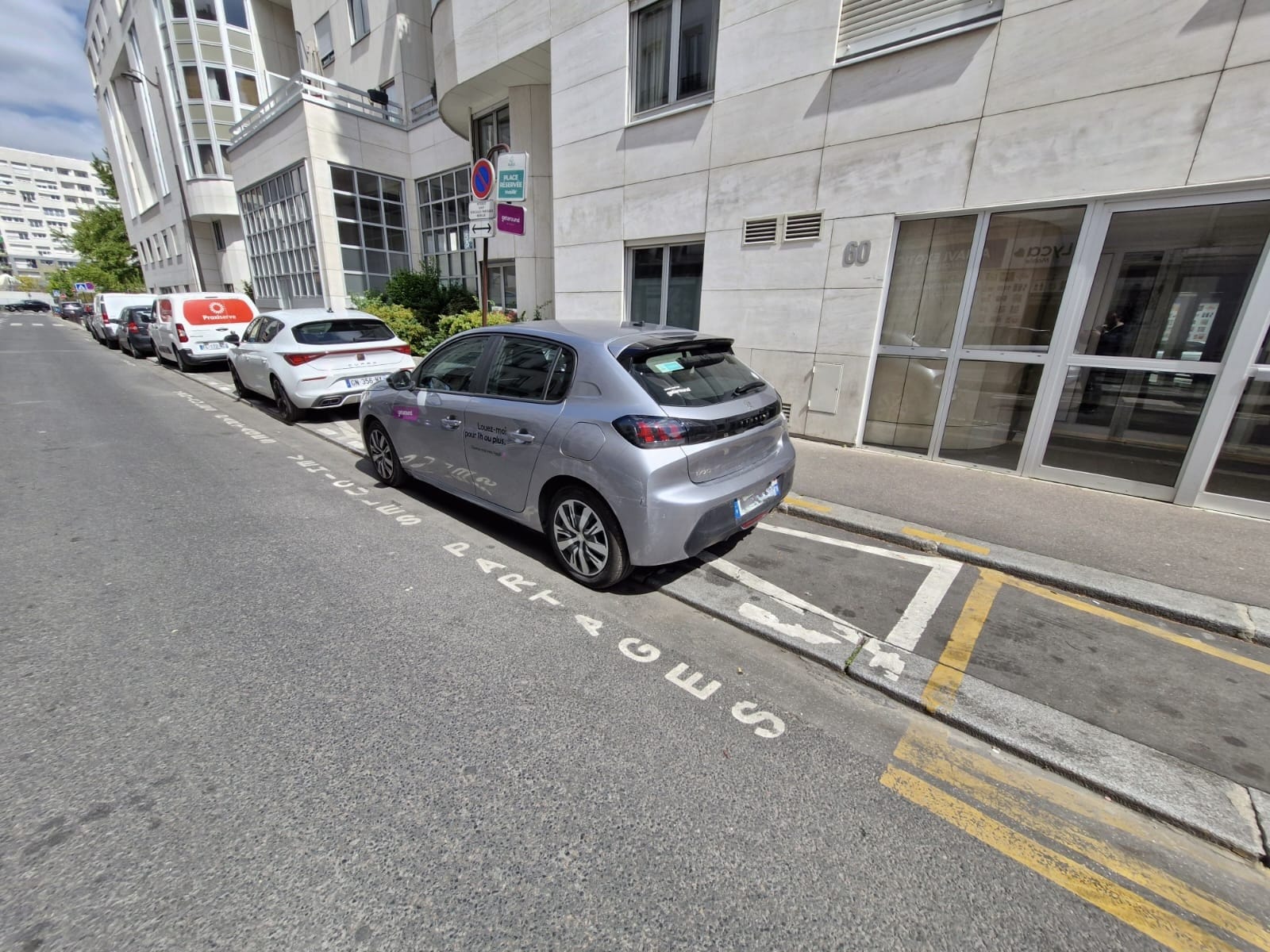 Peugeot 208 avec GPS