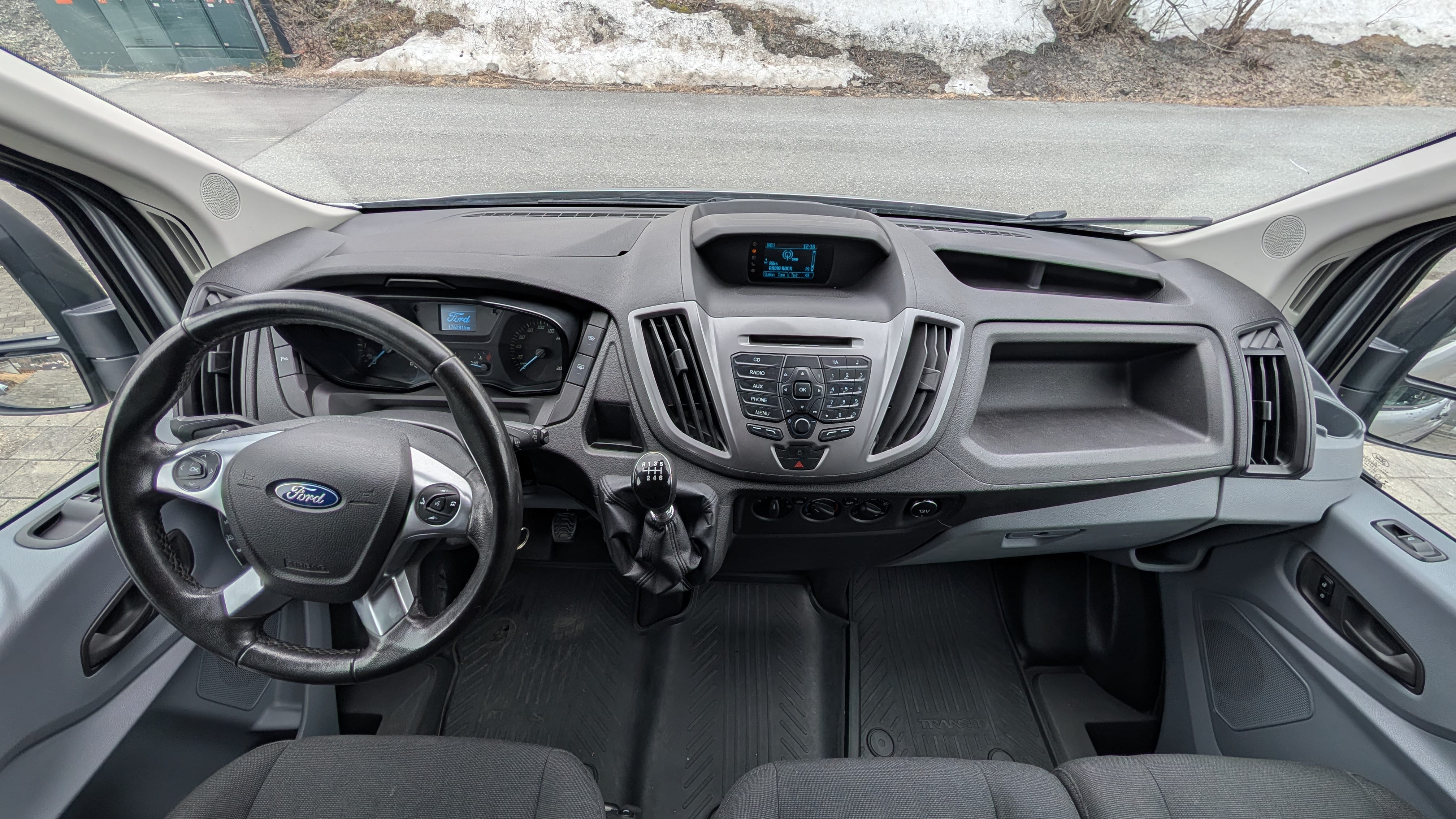 Ford Transit 350 med Tilhengerfeste