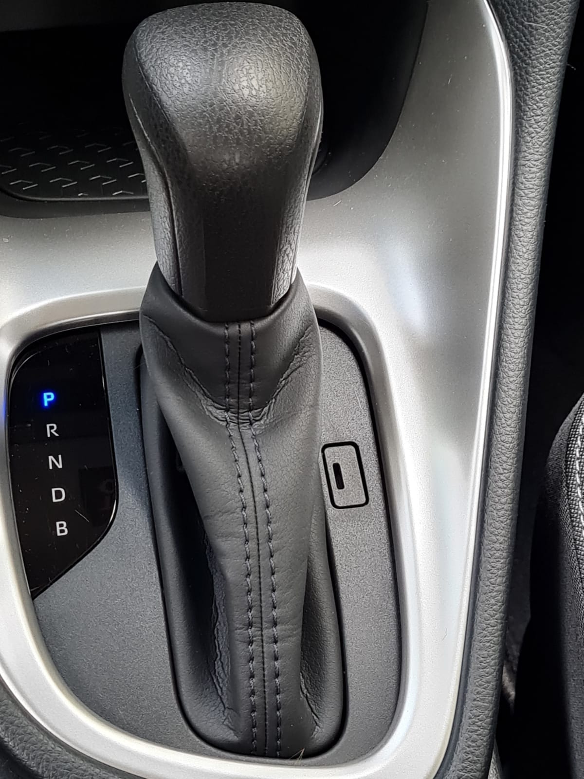 Toyota Yaris Hybride 116ch (FY225)(Clim, Boite Auto, Connectivité smartphone...) # avec Apple CarPlay