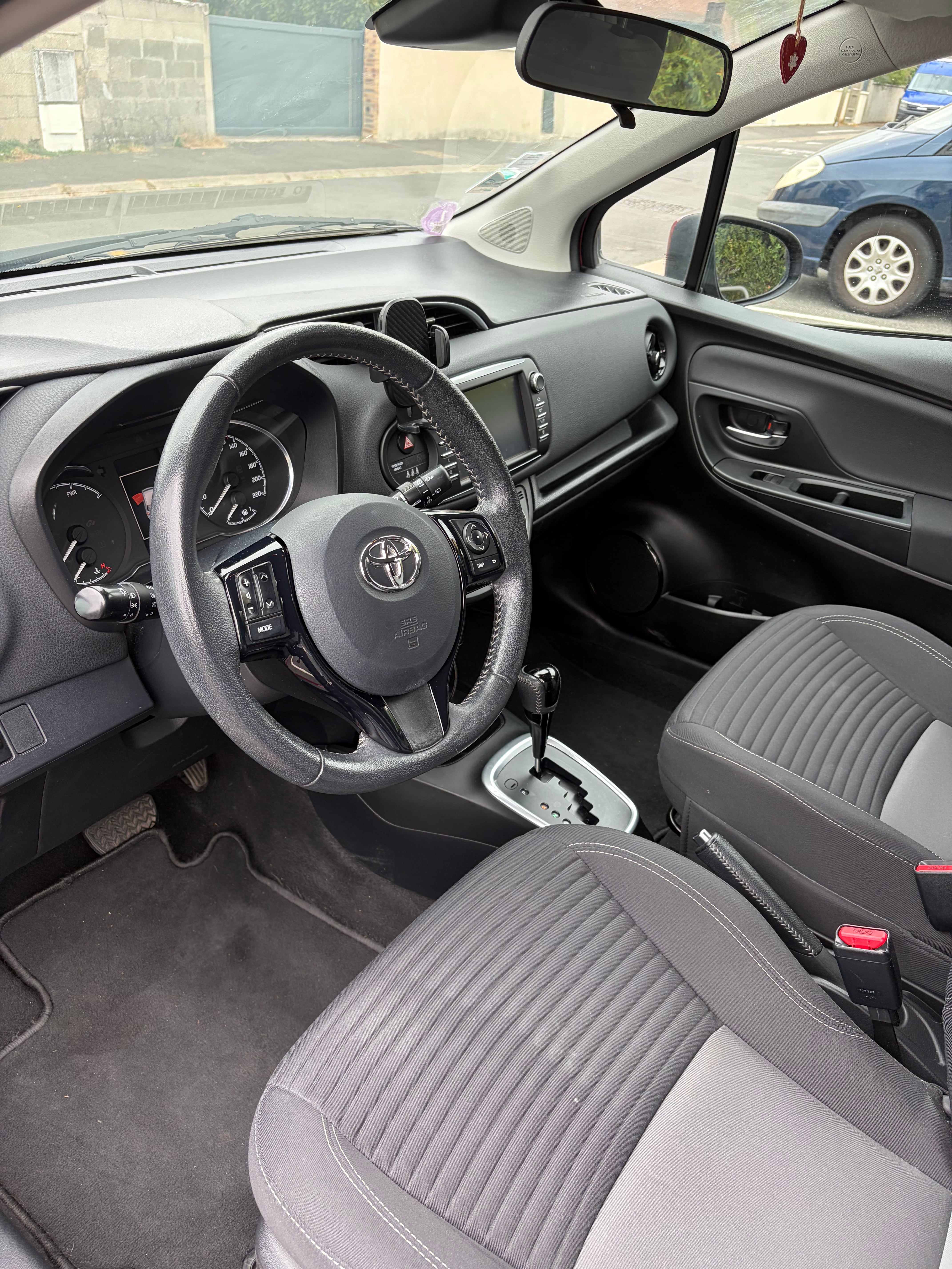 Toyota Yaris Hybride avec Régulateur de vitesse