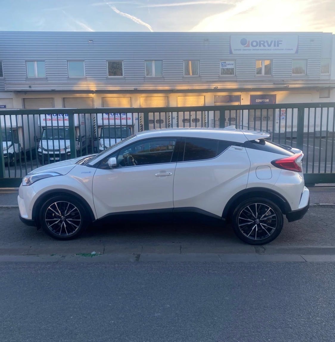 Toyota C-HR Hybrid avec Climatisation
