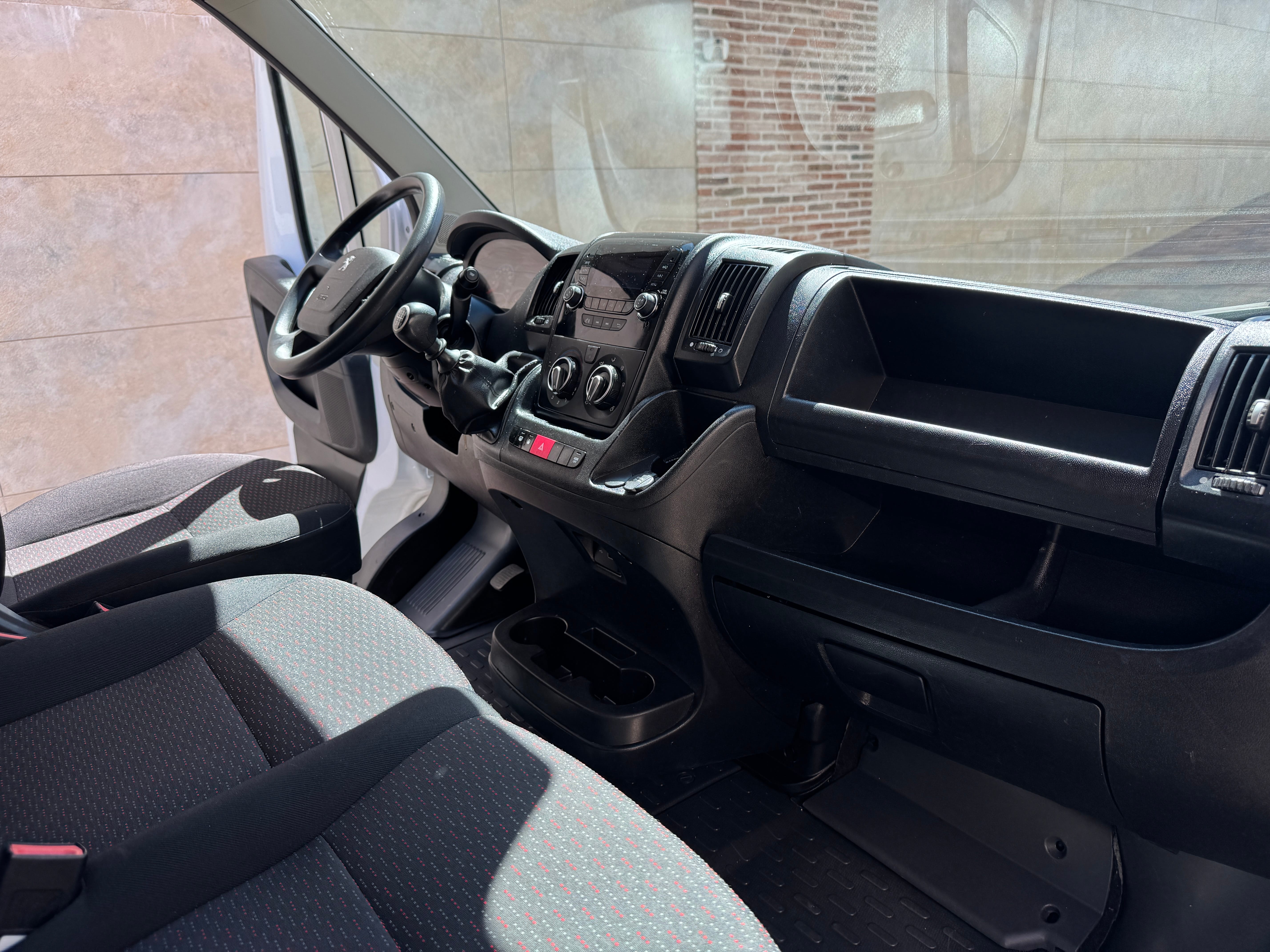 Peugeot Boxer con Puertos de carga USB