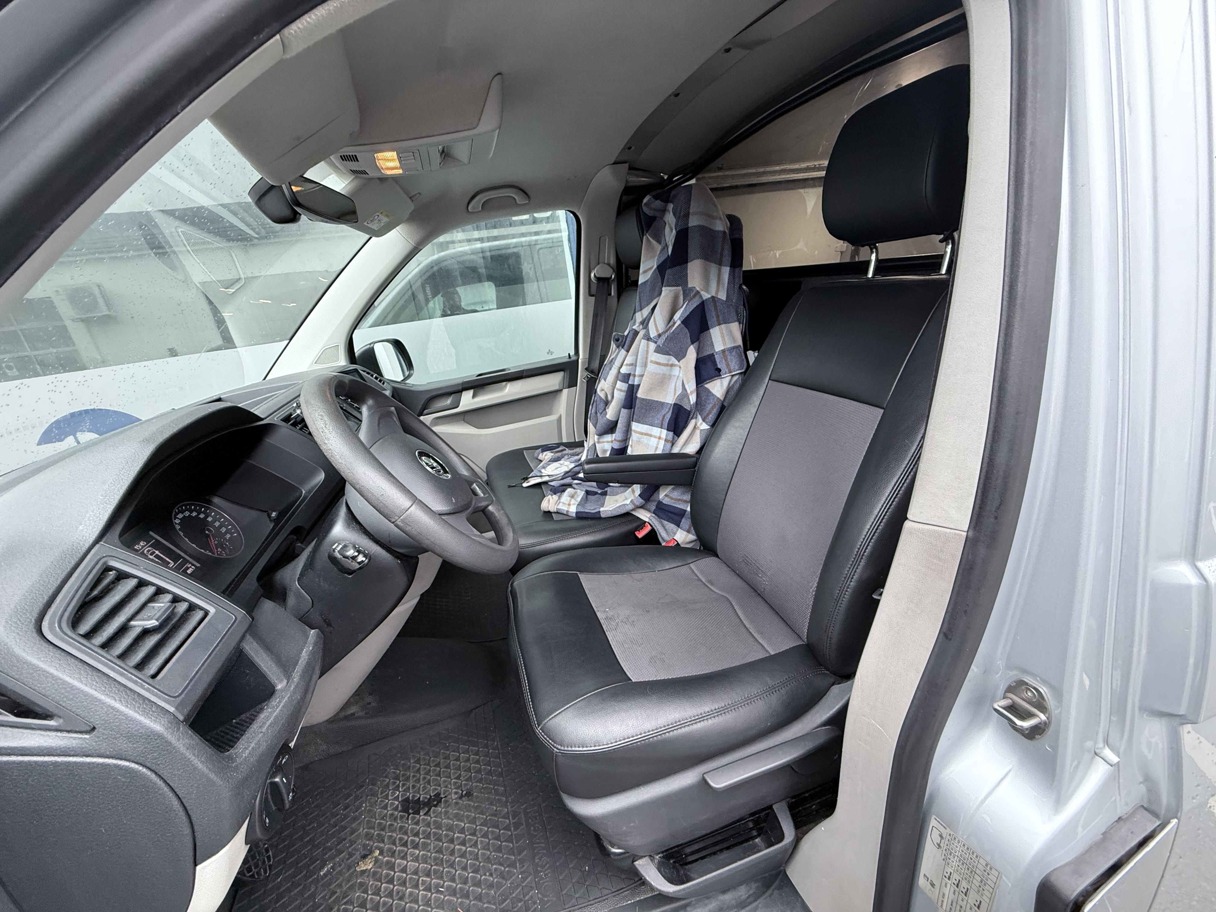 Volkswagen Transporter 2.0TDI Krok Manuell med Bluetooth audio