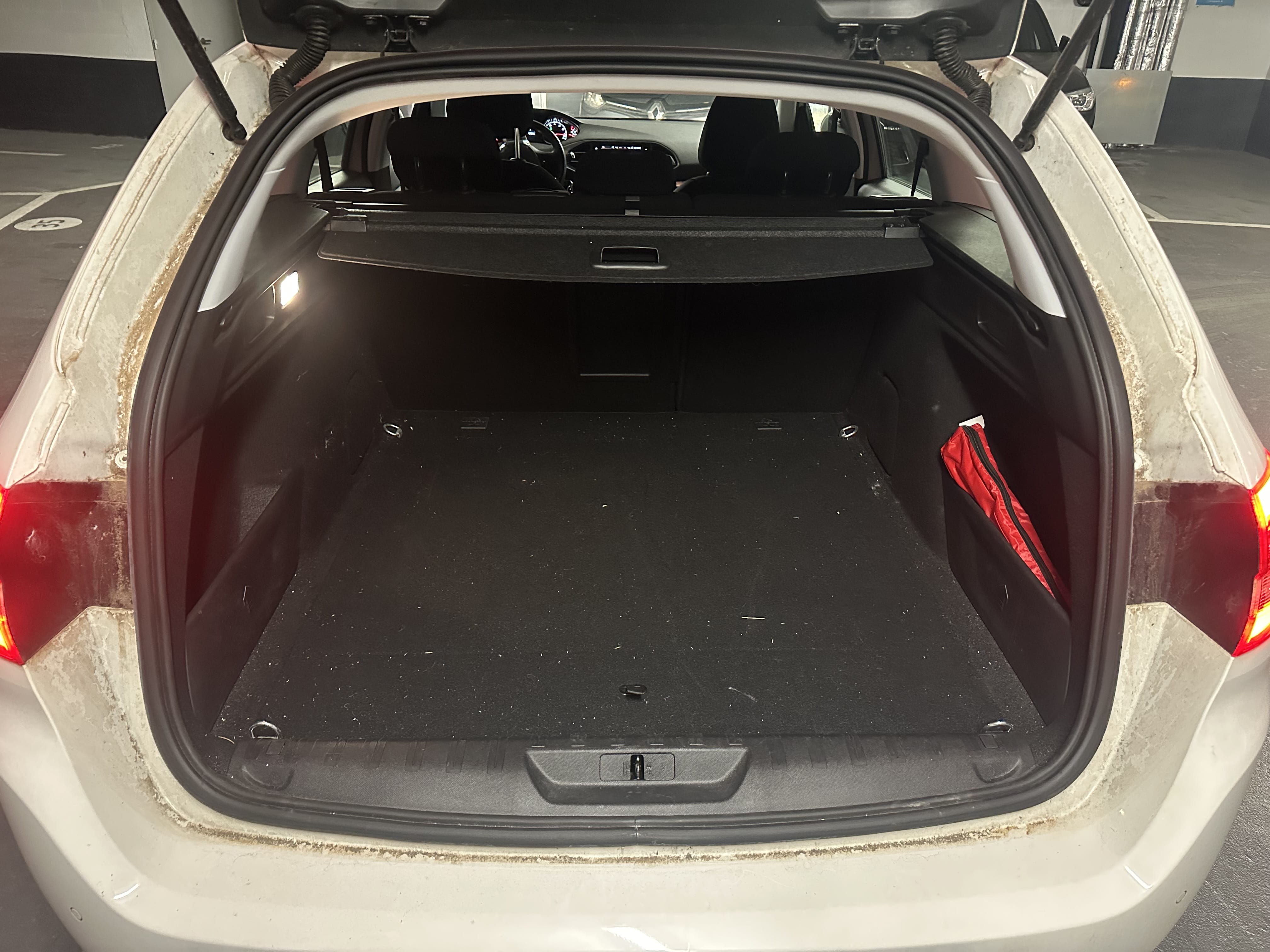 Peugeot 308 SW fm817 avec Apple CarPlay