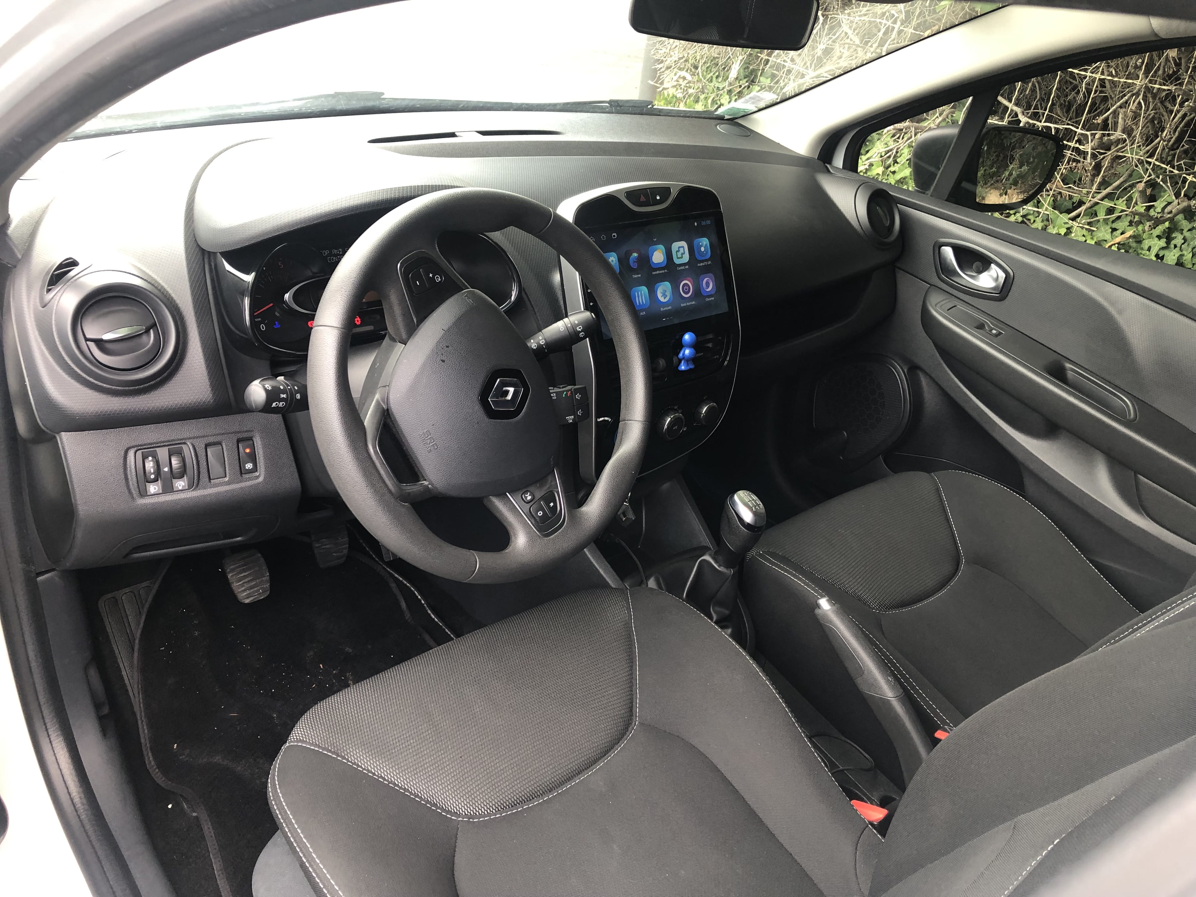 Renault Clio avec Siège bébé