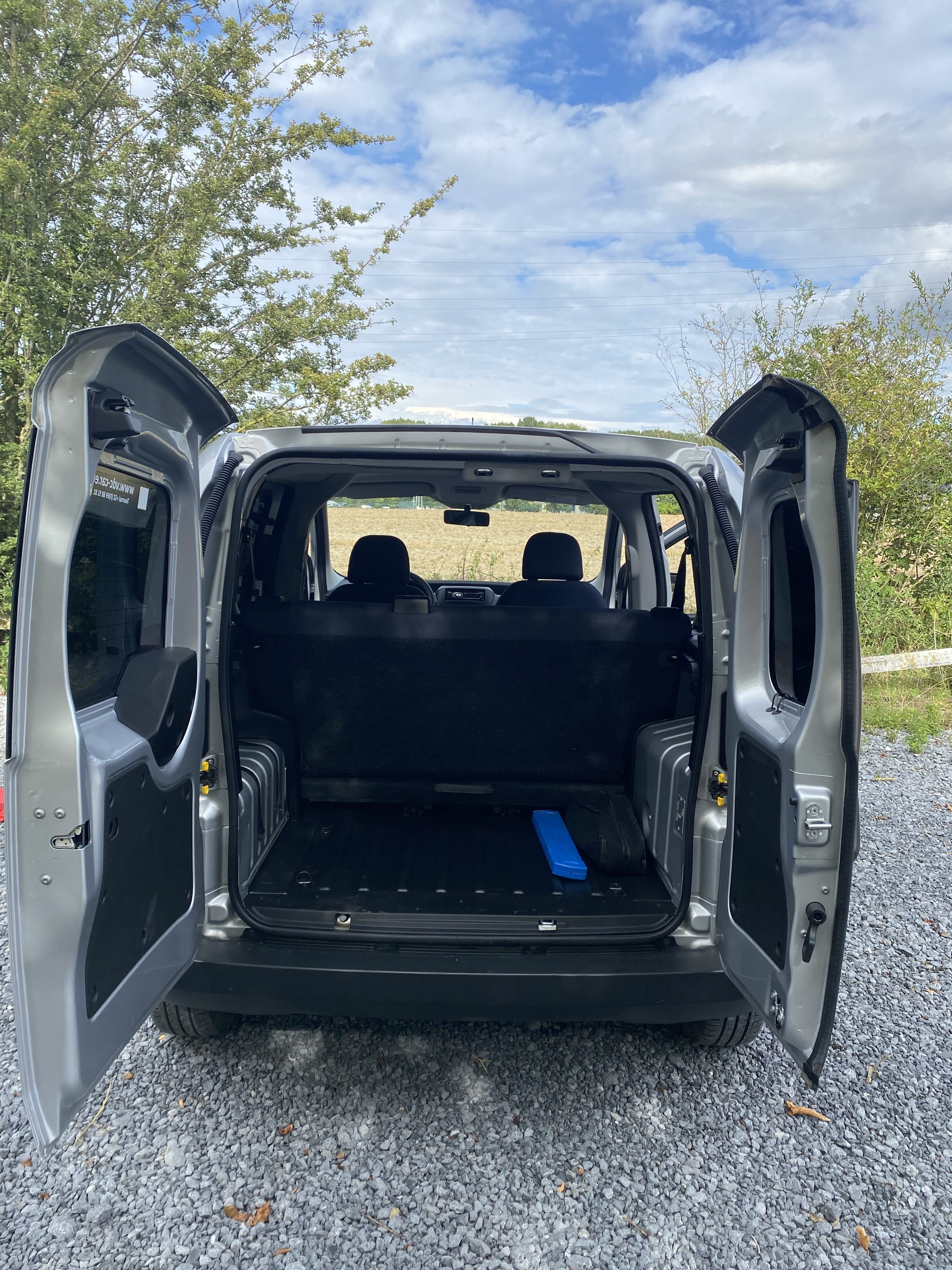 Peugeot Bipper Tepee (Utility) + Equipements+ Place de Parking