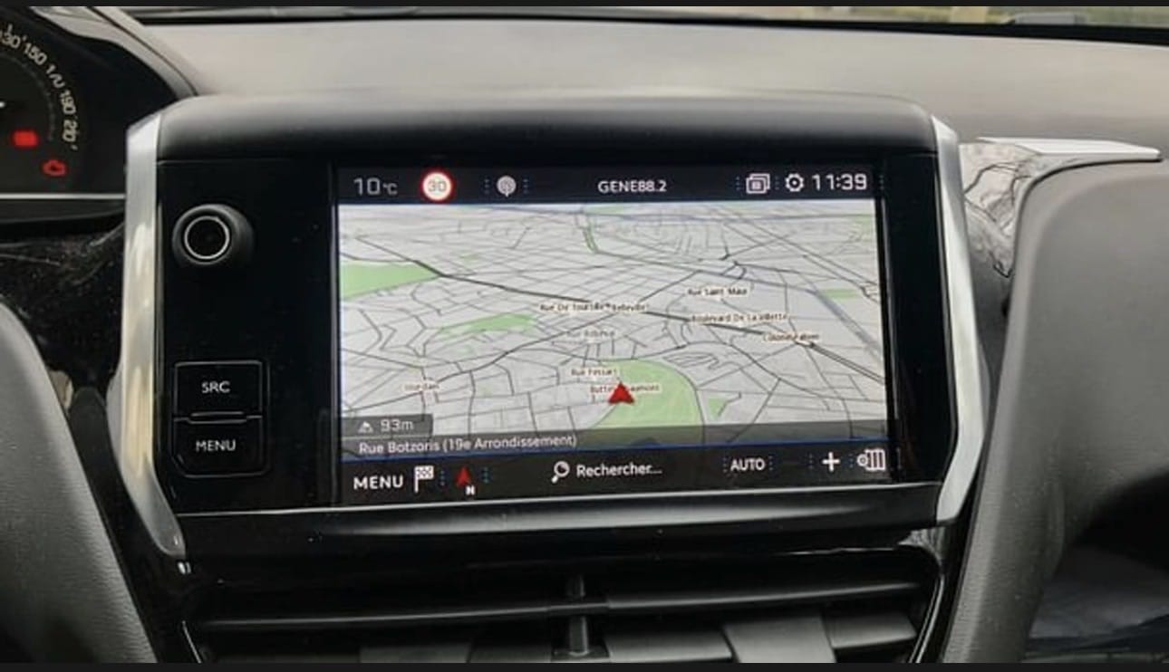 Peugeot 208 FJ555 avec Audio Bluetooth