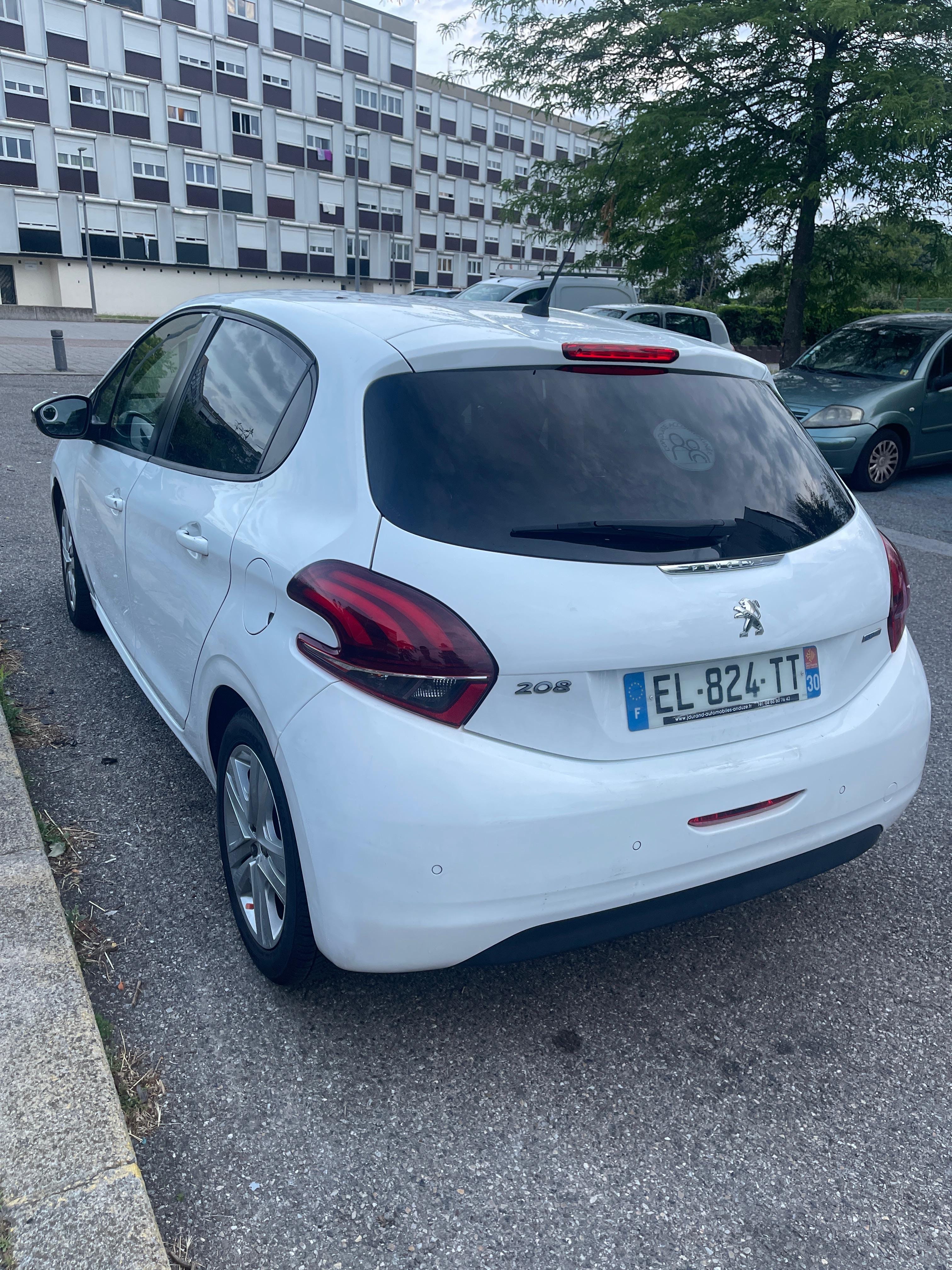 Peugeot 208 avec GPS