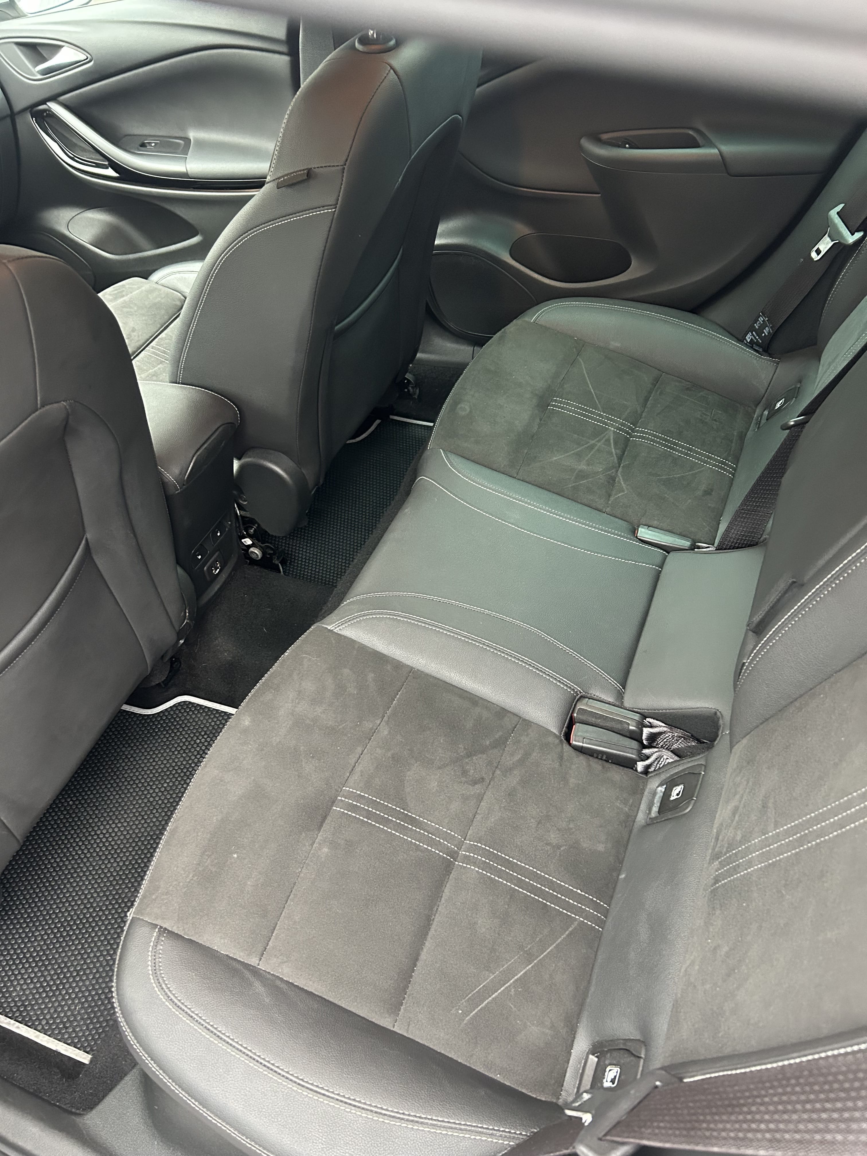 Opel Astra Turbo 150ch avec Siège bébé