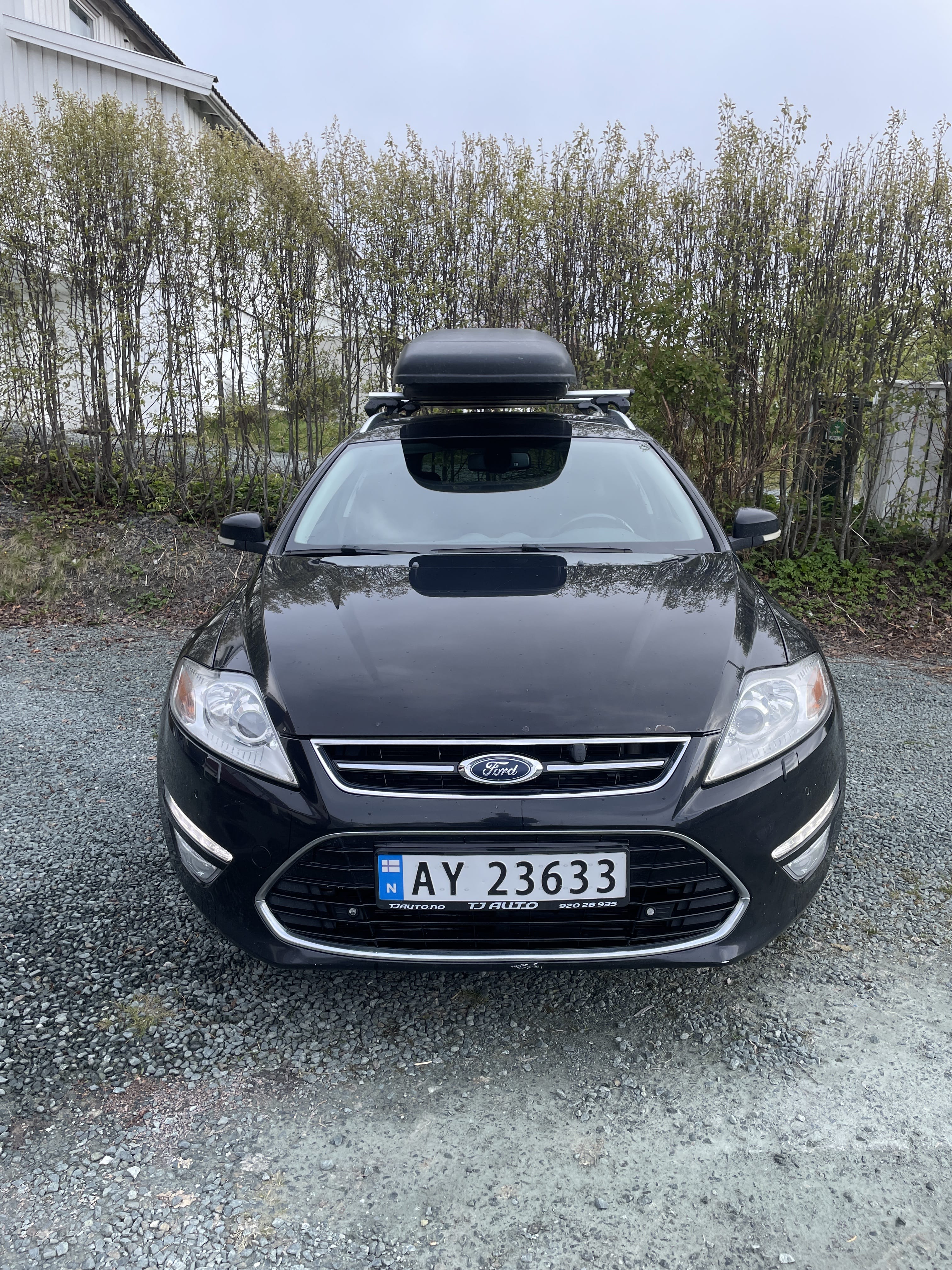 Ford Mondeo SW Roof cargo box with Cruise control