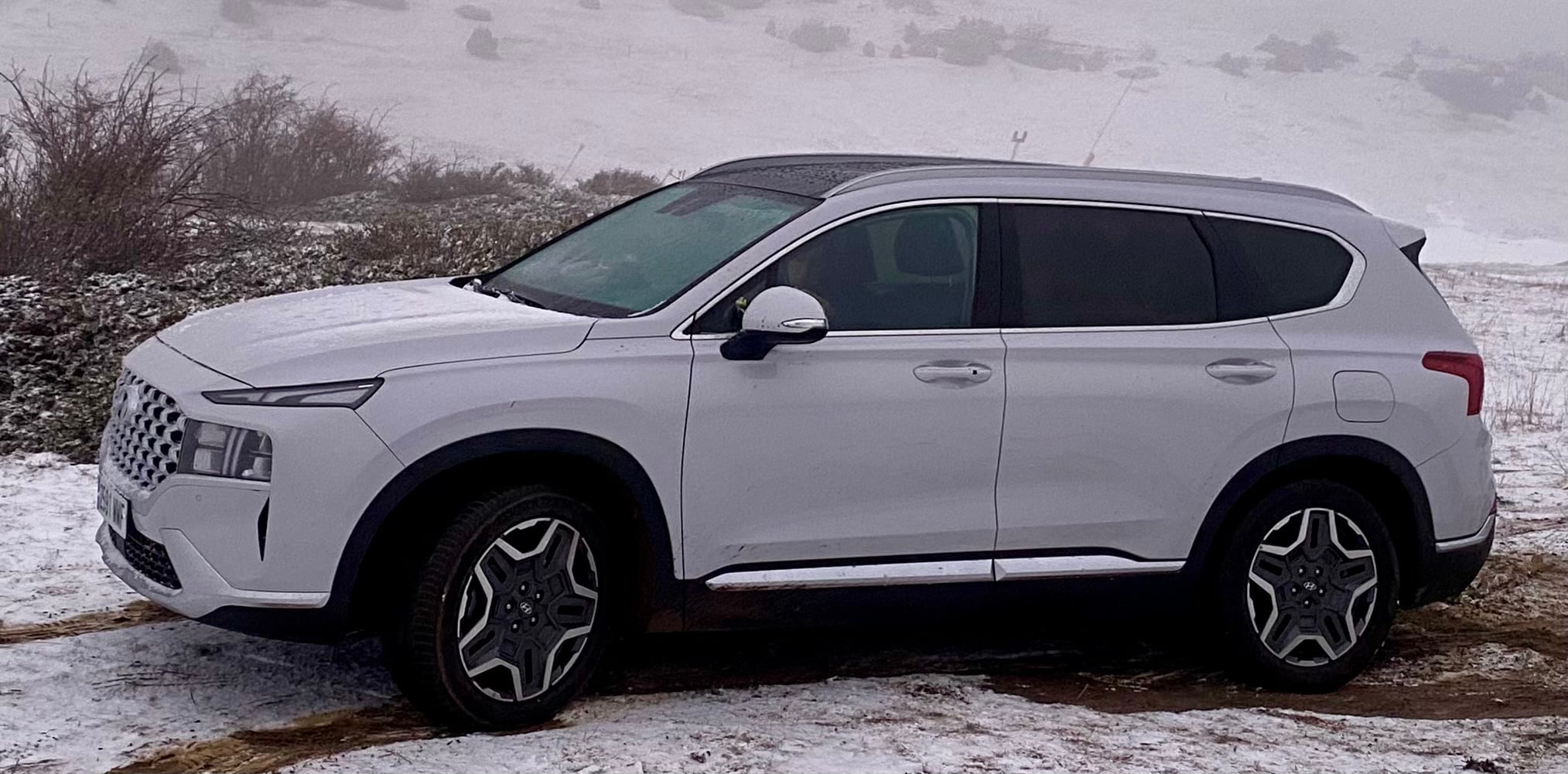 Hyundai Santa Fe GLS, 2023, Gasolina 95 / Elektro (Hybrid), Automatik, 7 Sitze