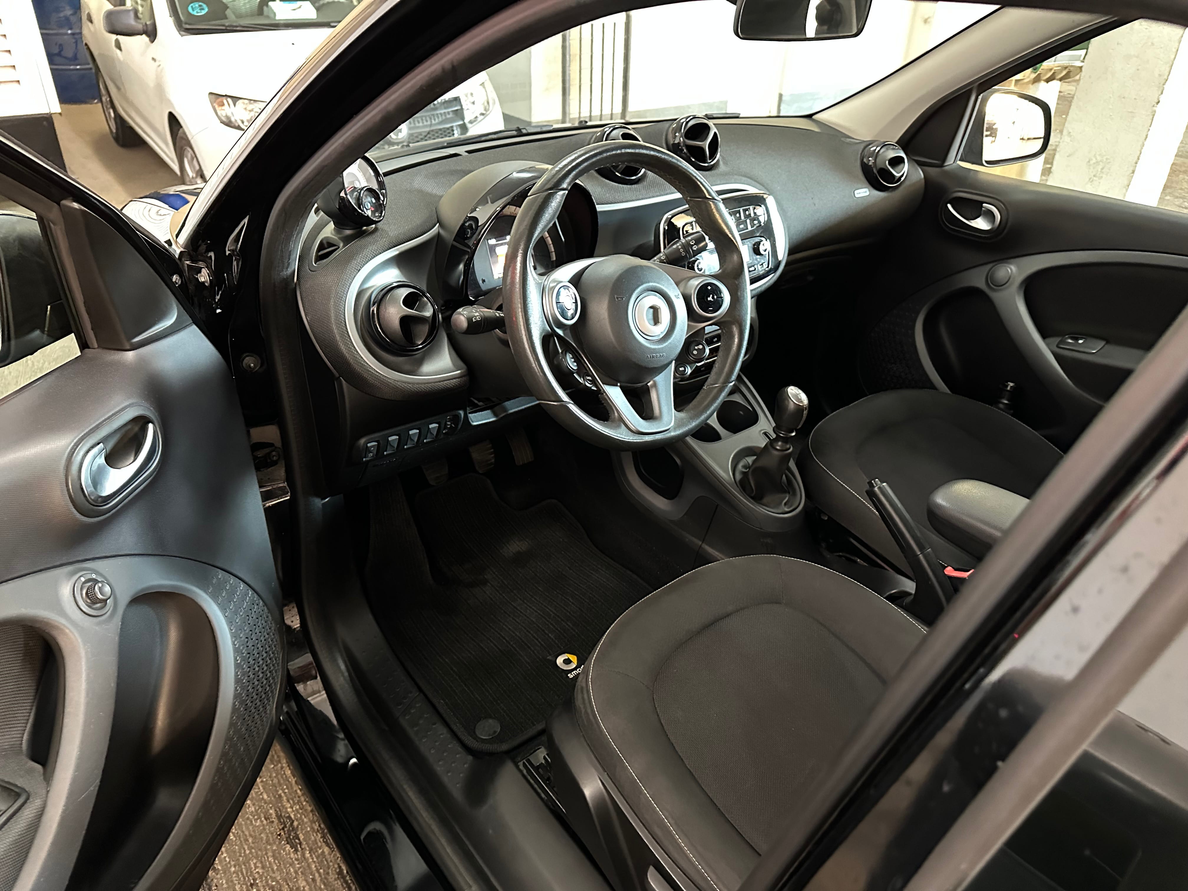 Smart Forfour avec Audio Bluetooth