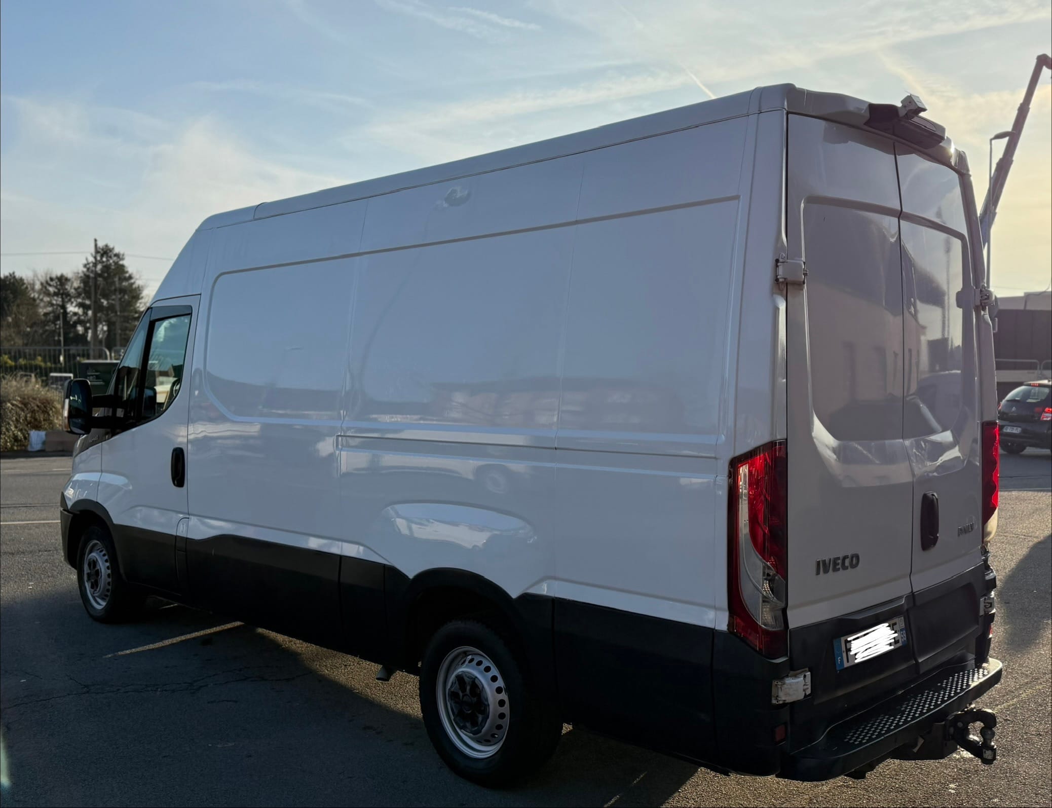 Iveco Daily Fourgon mit Klimaanlage
