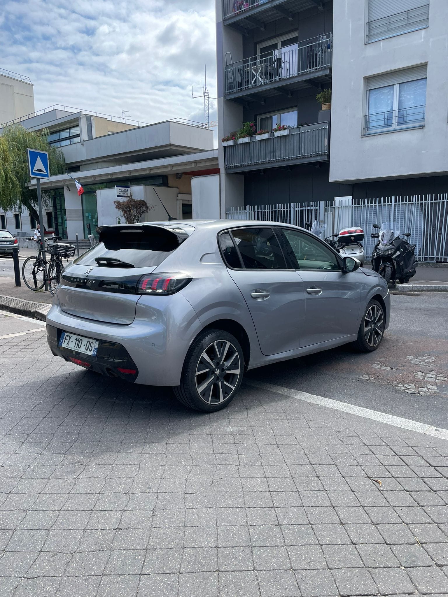 Peugeot 208 avec GPS