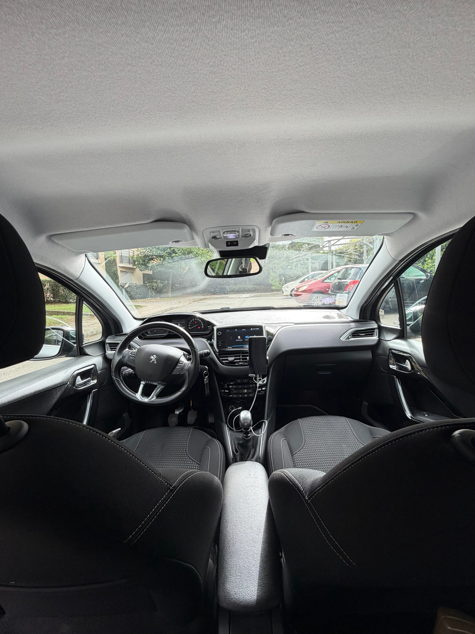 Peugeot 208 1.2 110ch/TECH ÉDITION avec GPS