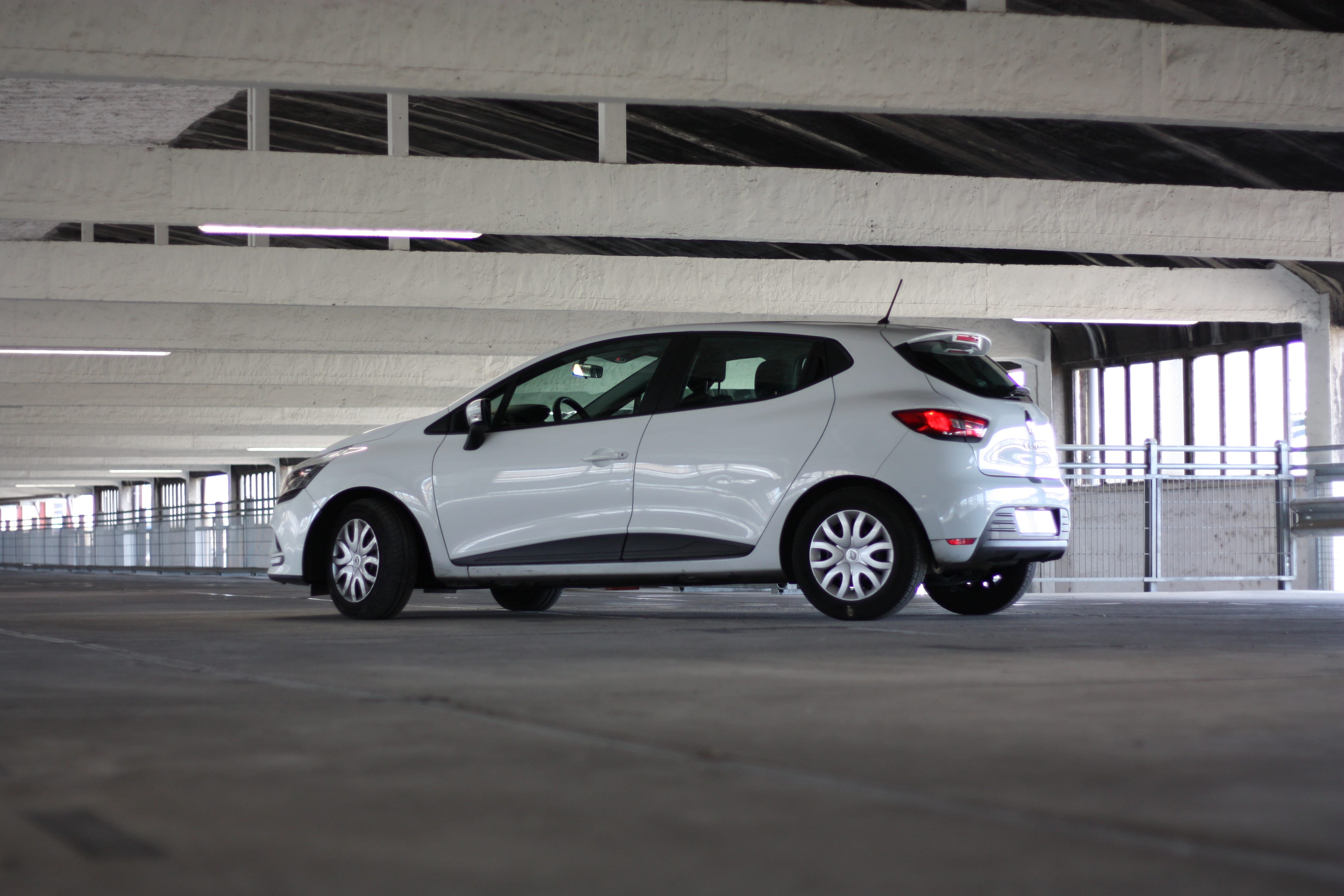 Renault Clio #613  Chamonix-Mont-Blanc avec Climatisation