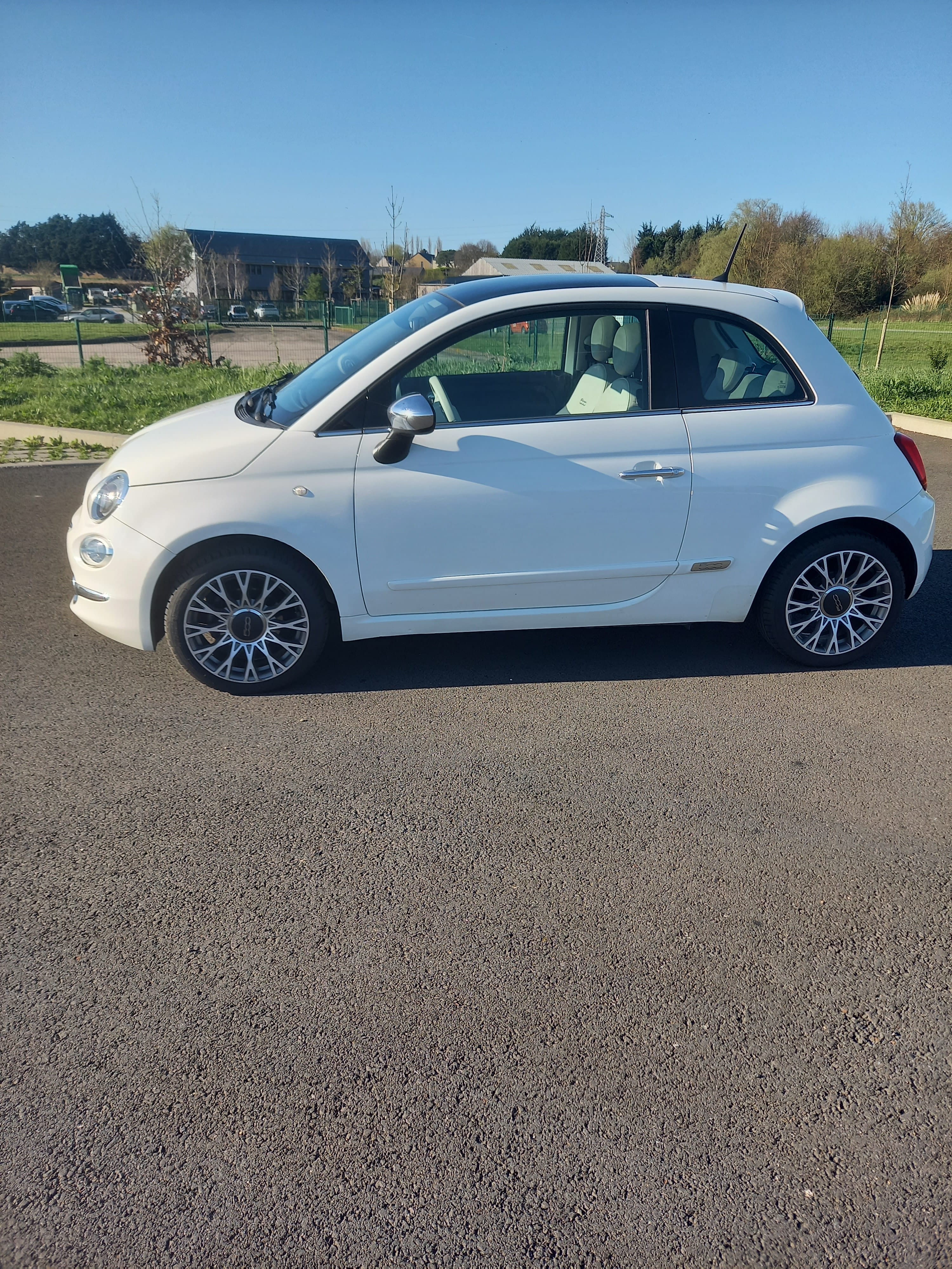 Fiat 500 Lounge Faible km toit panoramique avec Climatisation