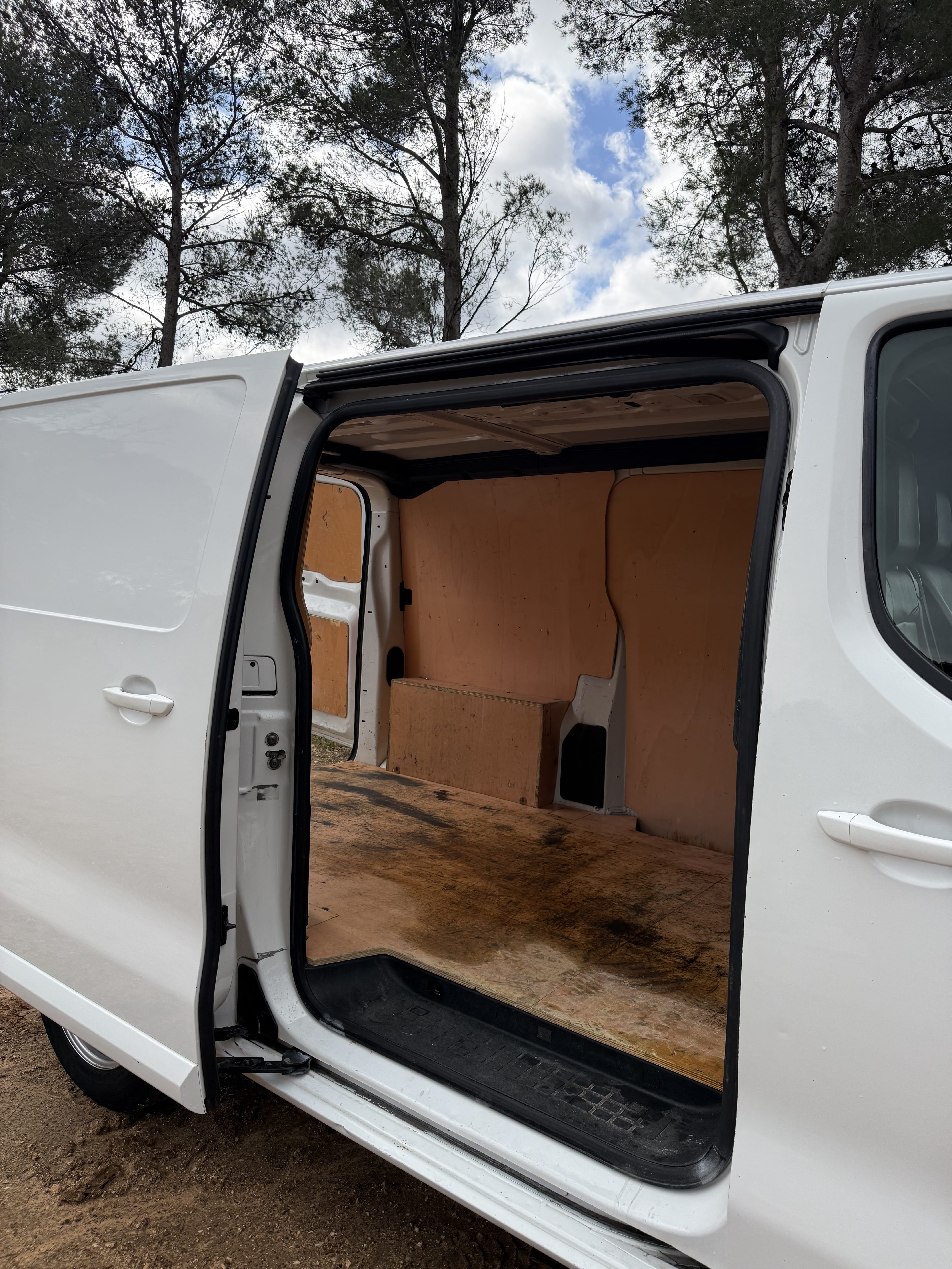 Peugeot Expert avec Attelage