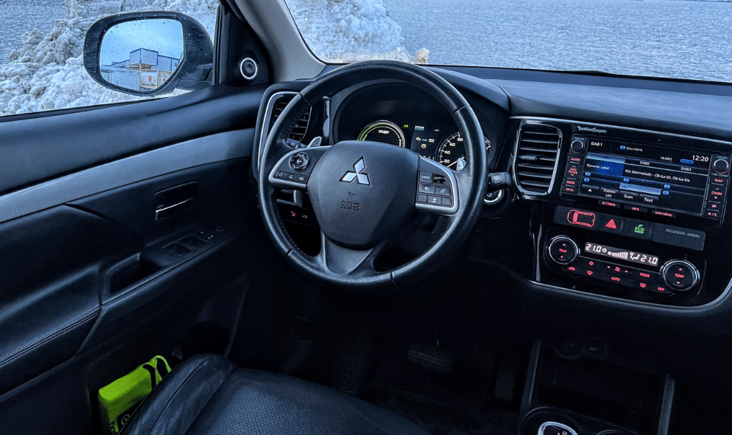 Mitsubishi Outlander Hybrid med Bluetooth audio