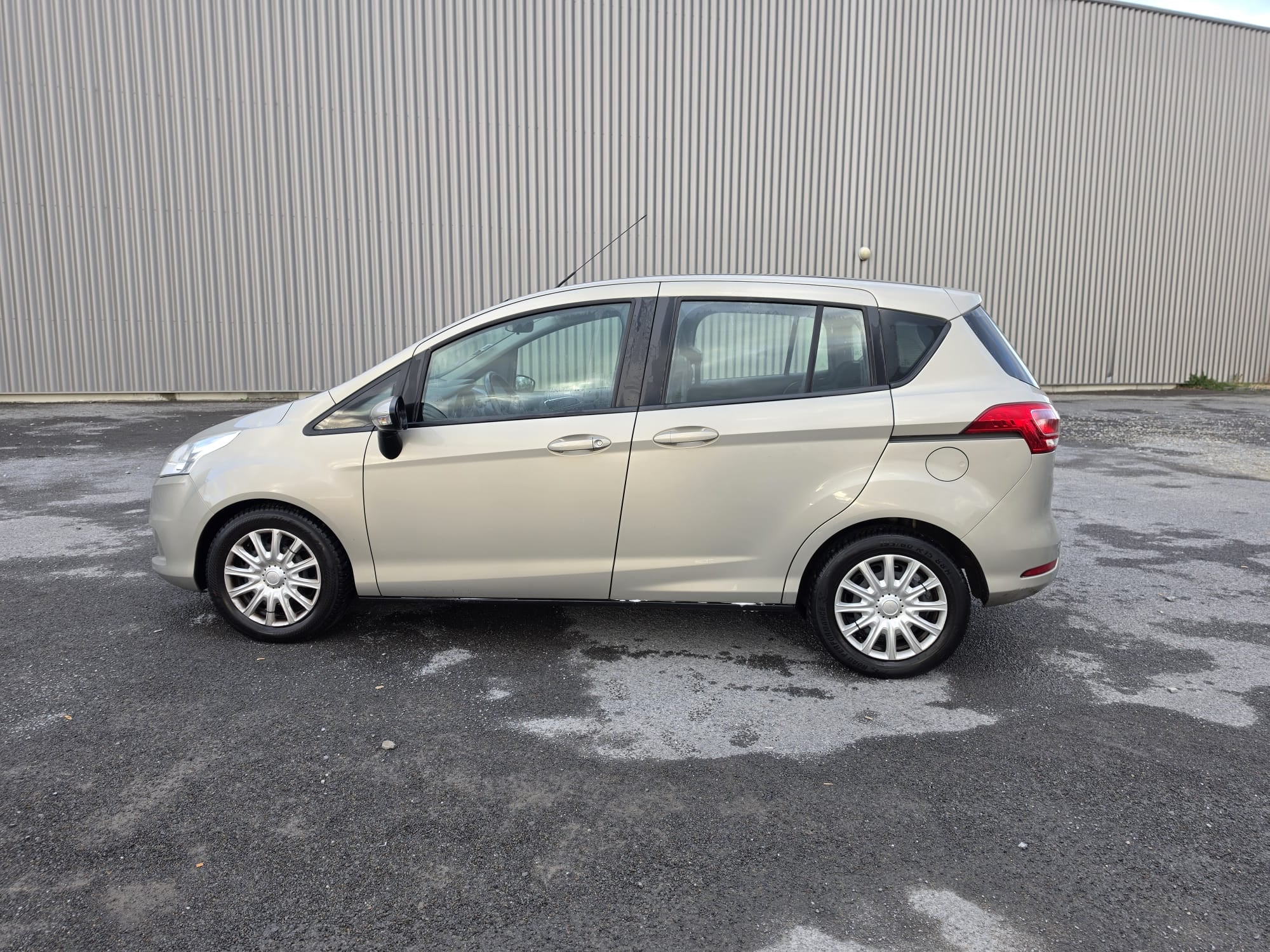 Ford B-Max Possible de vous livrer le véhicule a votre domicile. avec Régulateur de vitesse
