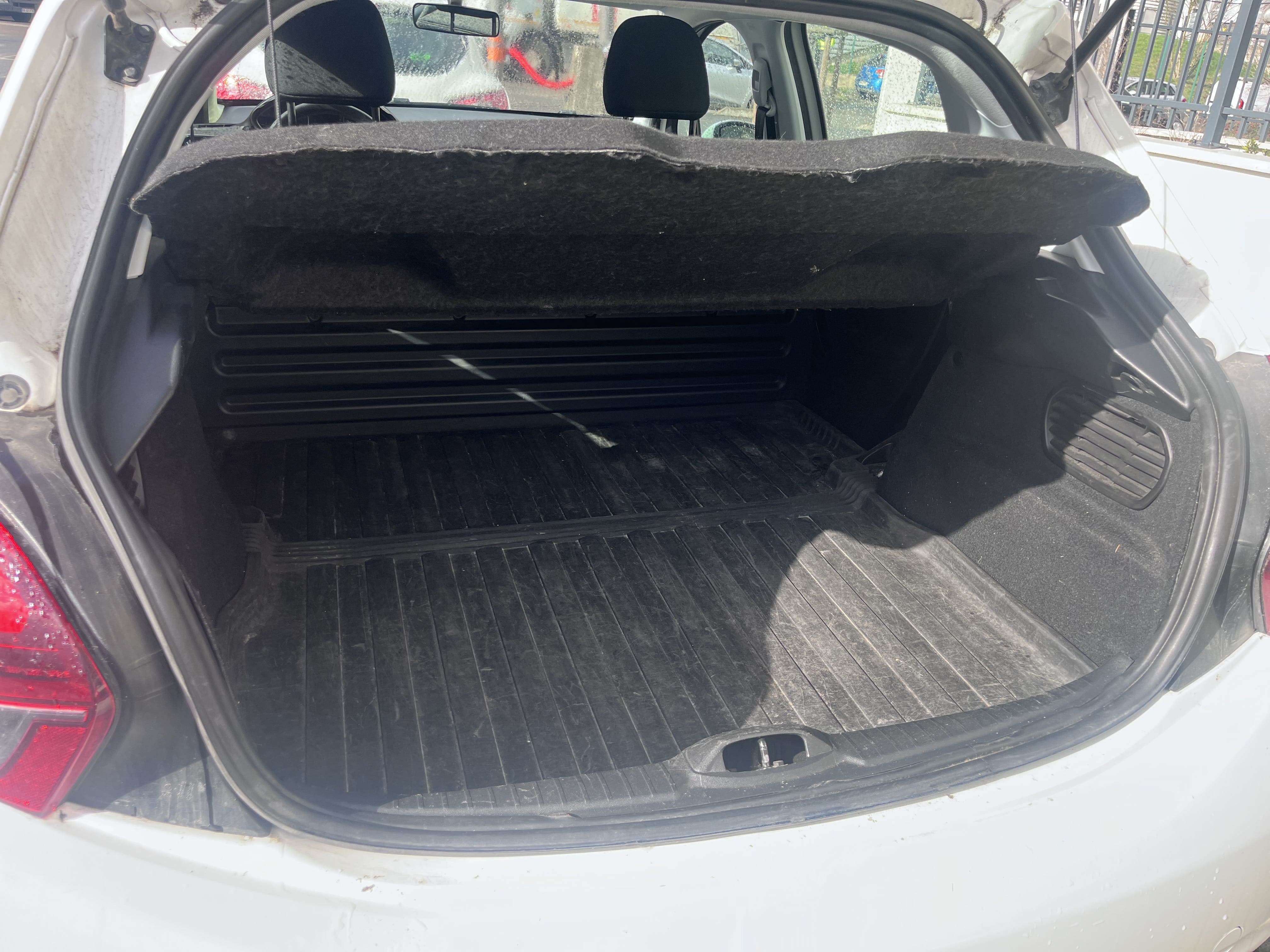 Peugeot 208 avec Apple CarPlay
