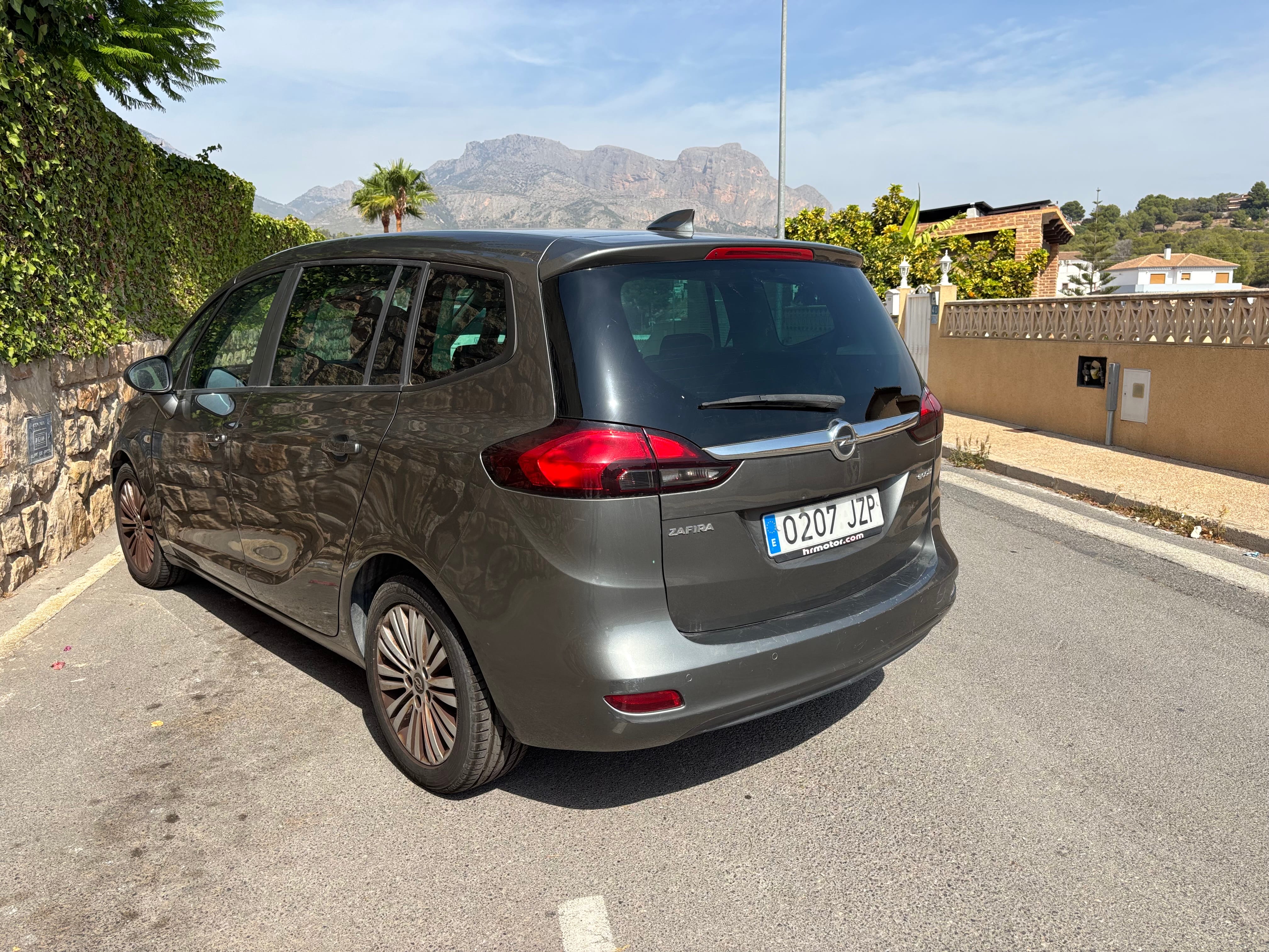 Opel Zafira Tourer mit Rückfahrkamera