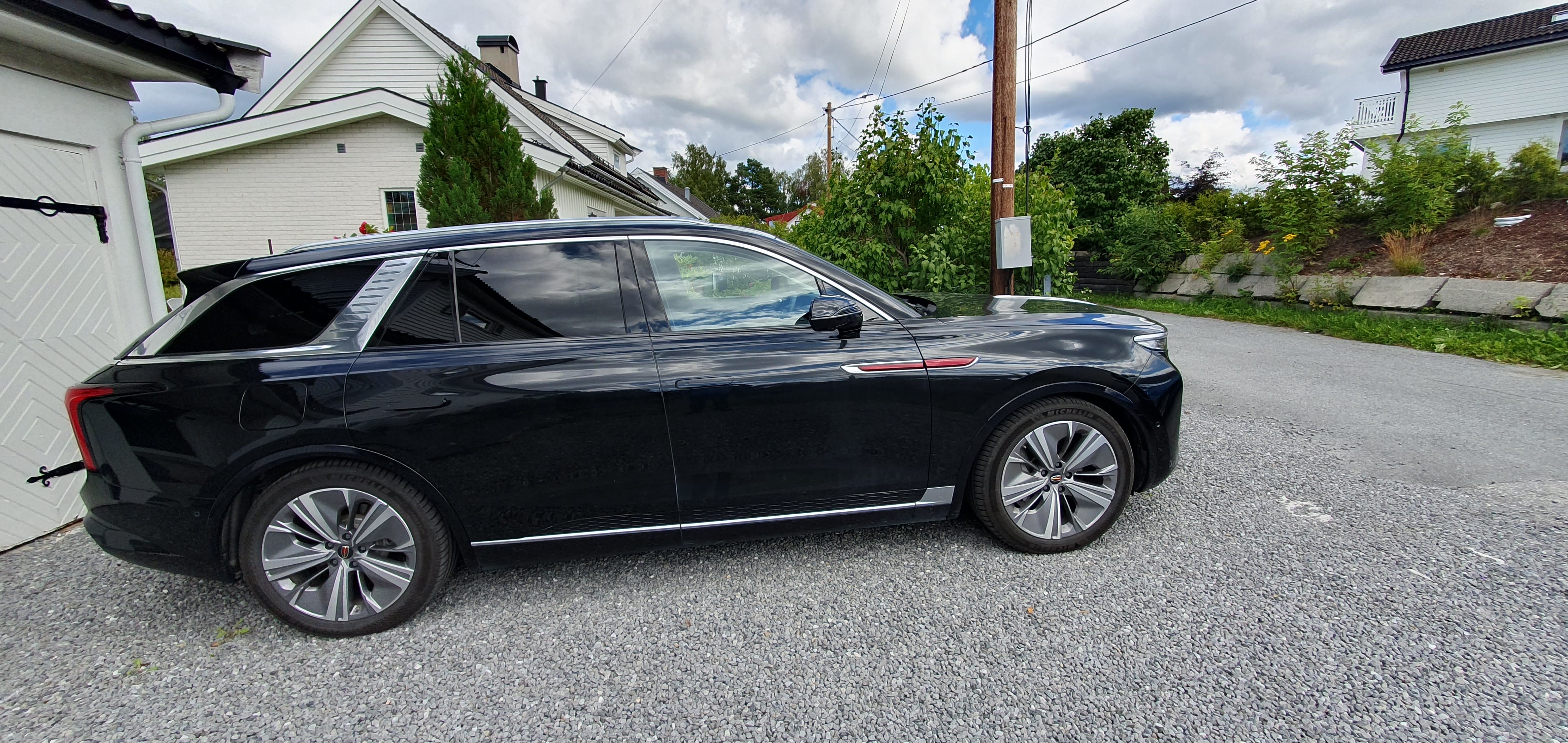 Hongqi E-HS9 med GPS