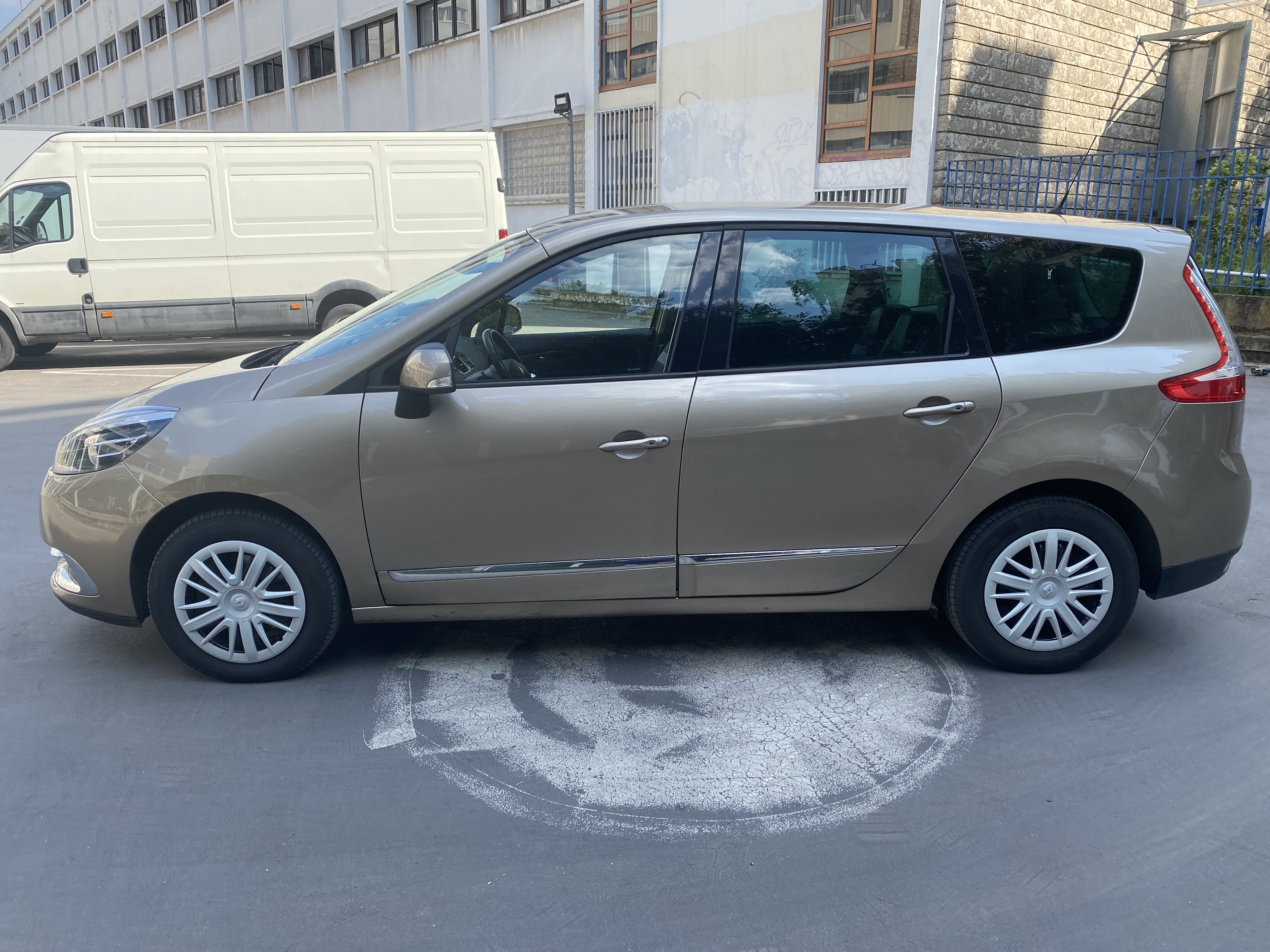 Renault Grand Scenic III 351 avec Climatisation