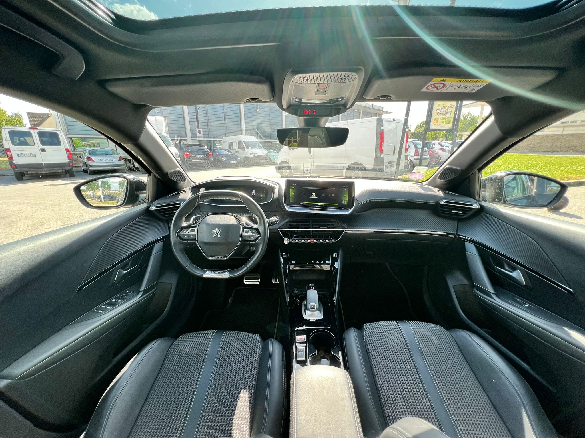 Peugeot 208 Gt-line 130cv avec Régulateur de vitesse