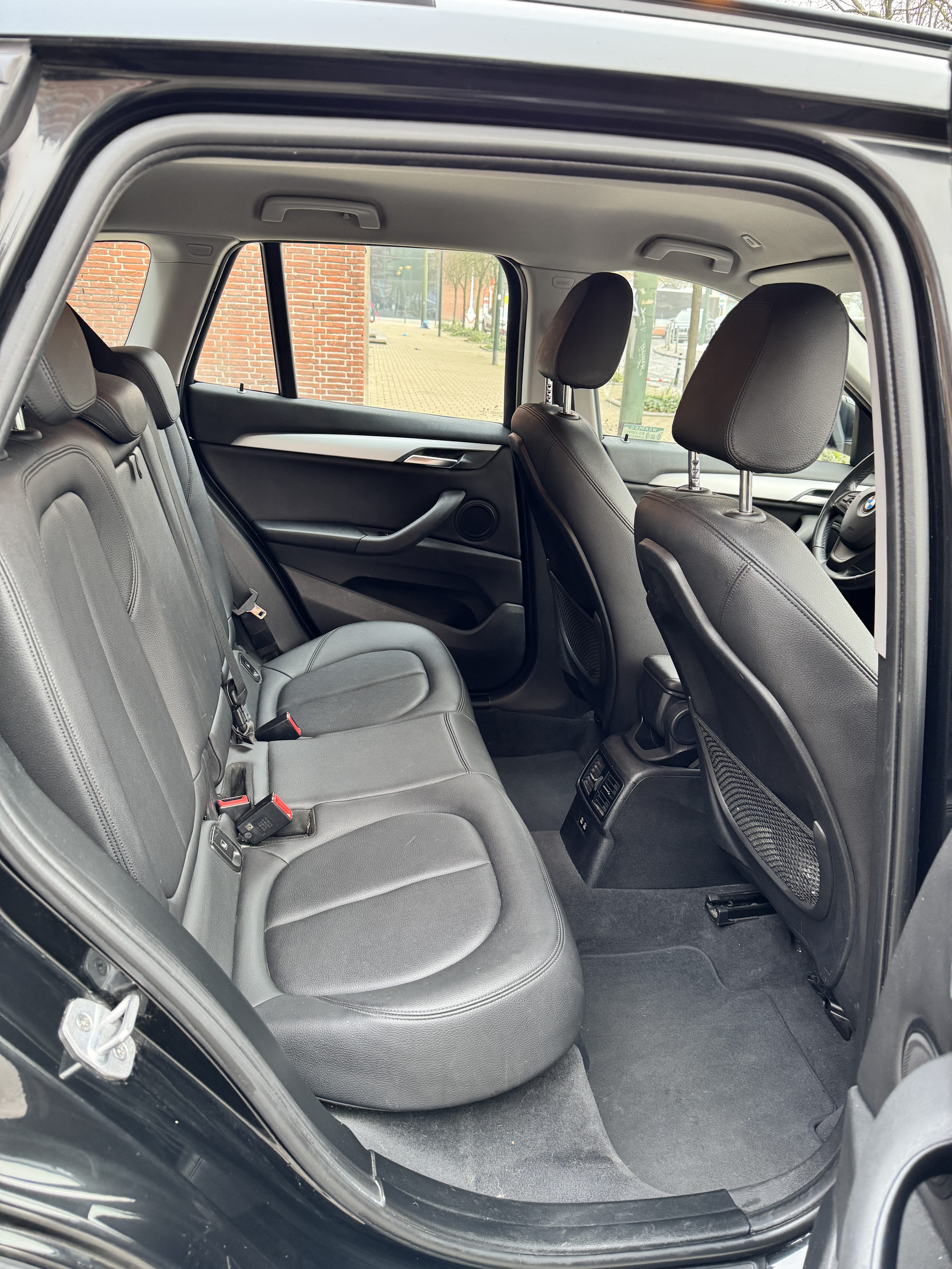 BMW X1 PARKING BEPARK GARE DU MIDI - SUV - DIESEL avec Audio Bluetooth