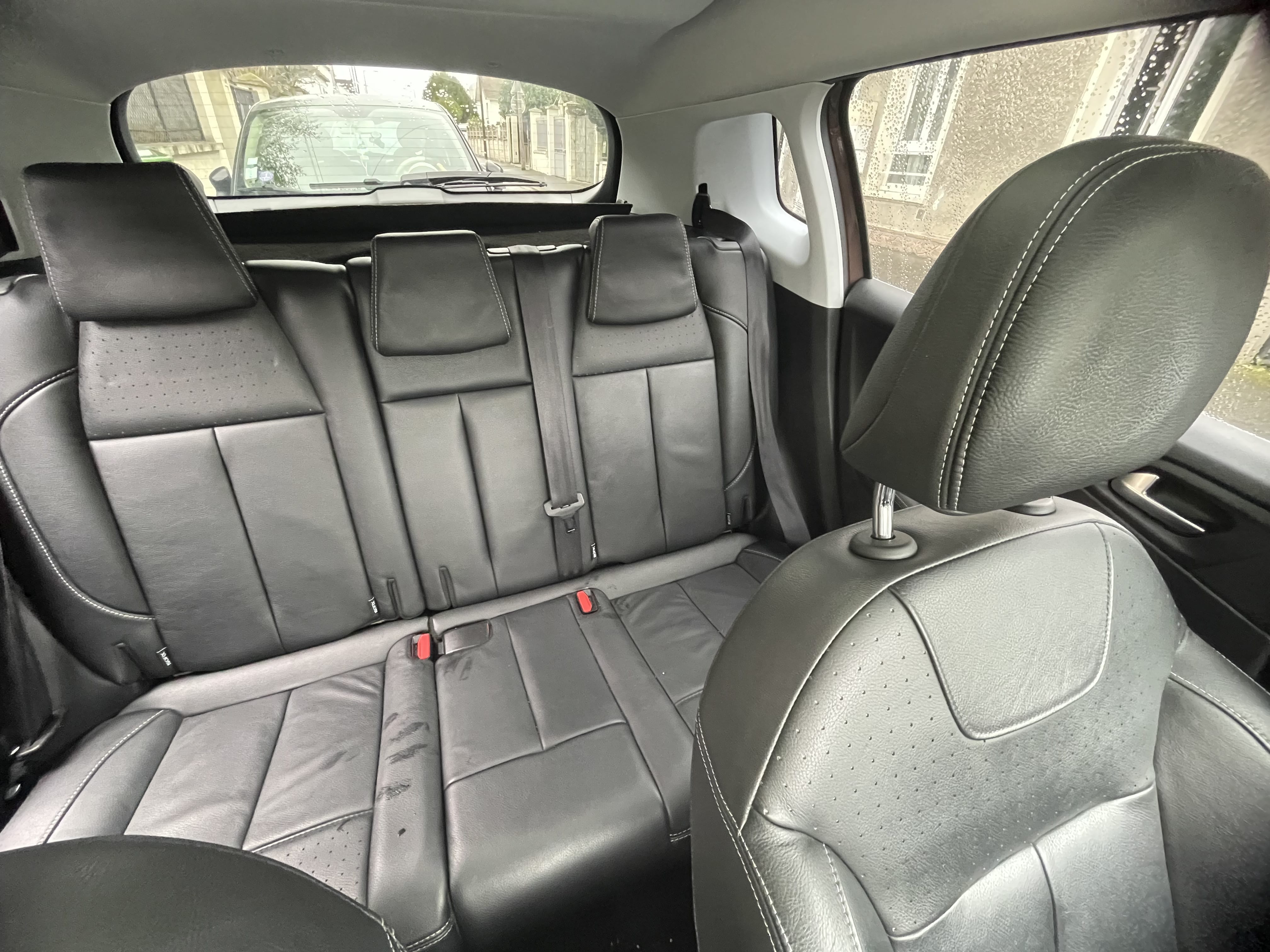 Peugeot e-2008 avec GPS