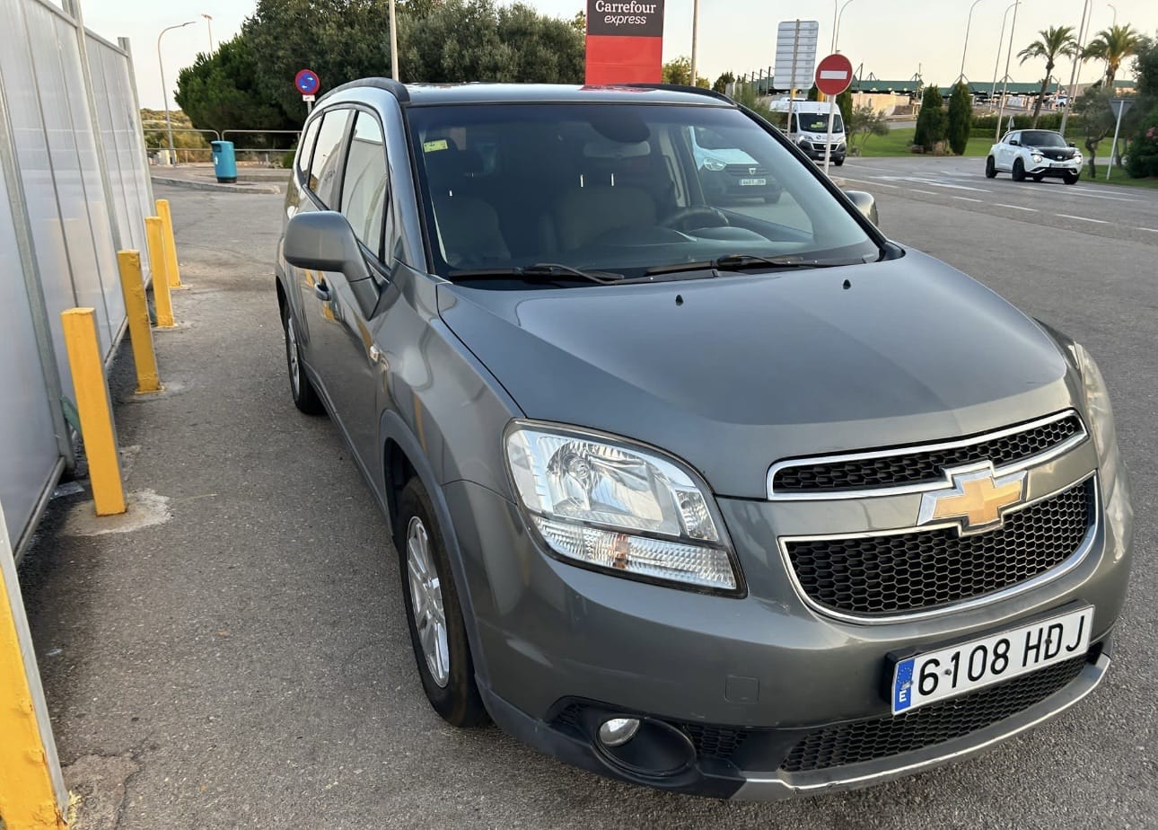 Chevrolet Orlando con Silla infantil