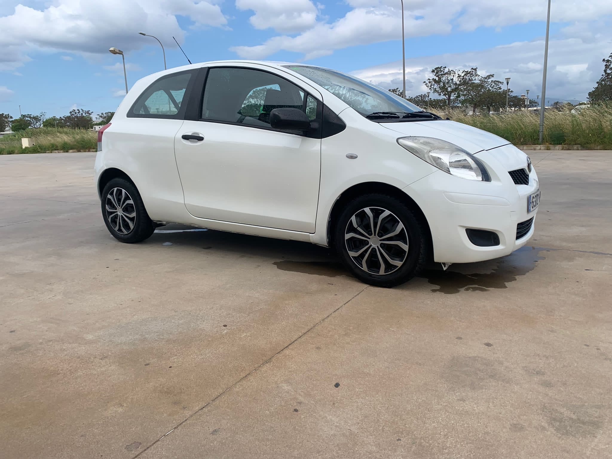 Toyota Yaris con Aire acondicionado