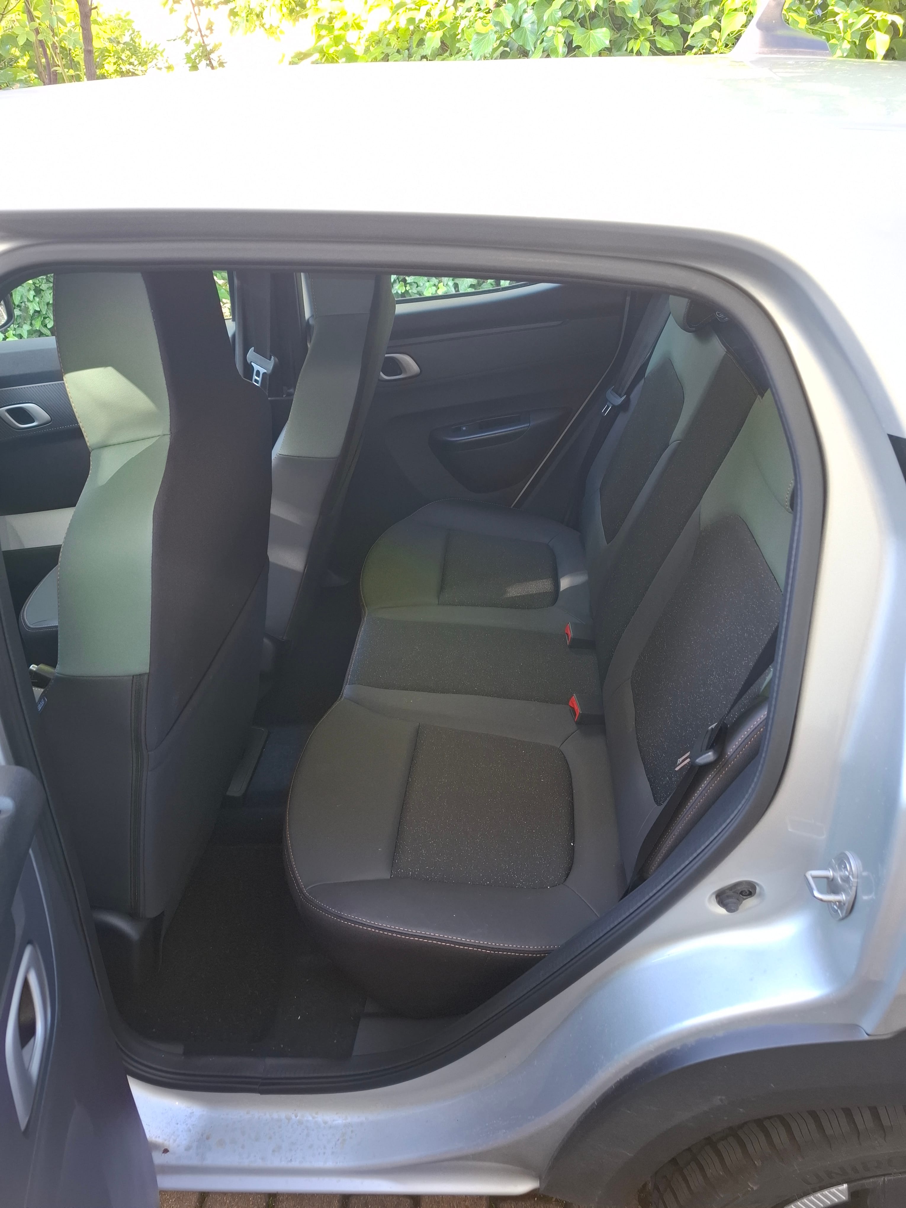 Dacia Spring mit Navigationsgerät