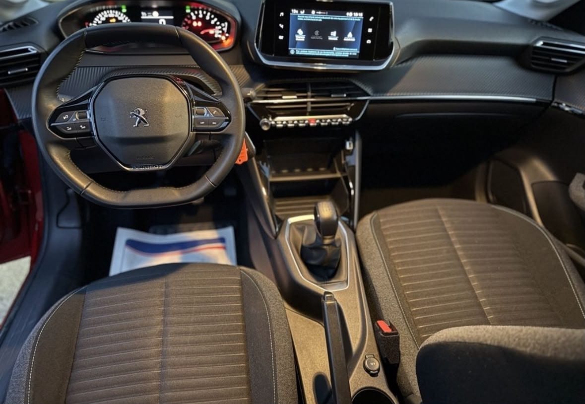 Peugeot 208 avec GPS