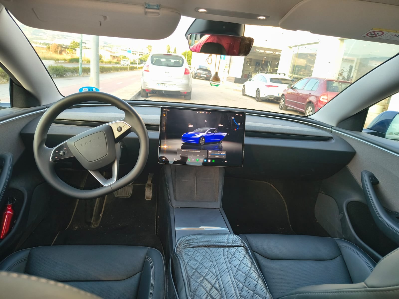 Tesla Model 3 con GPS