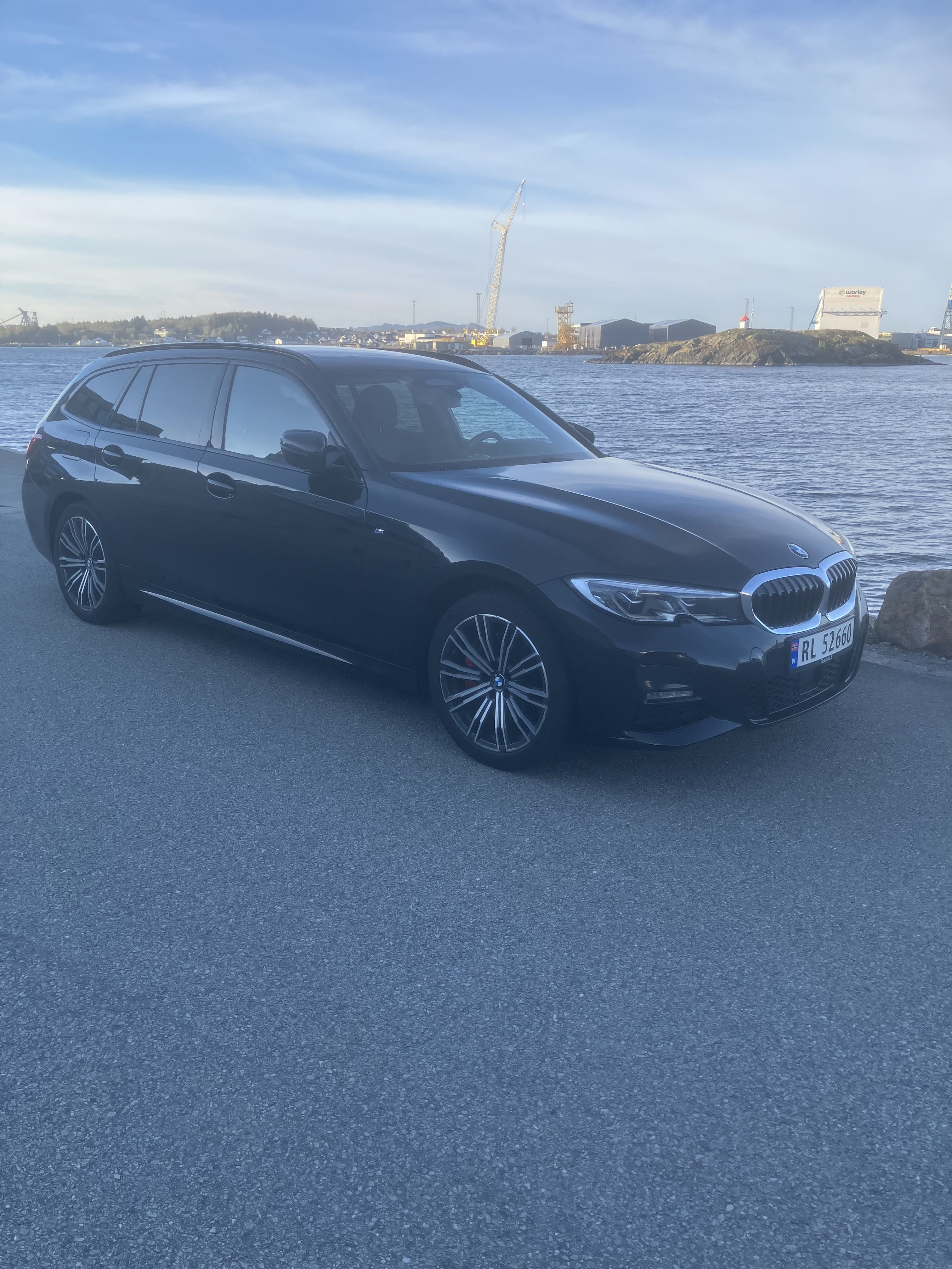 BMW 3 Series 330e xDrive Touring, 2021, Blyfri 95 / Electric (hybrid), automatic