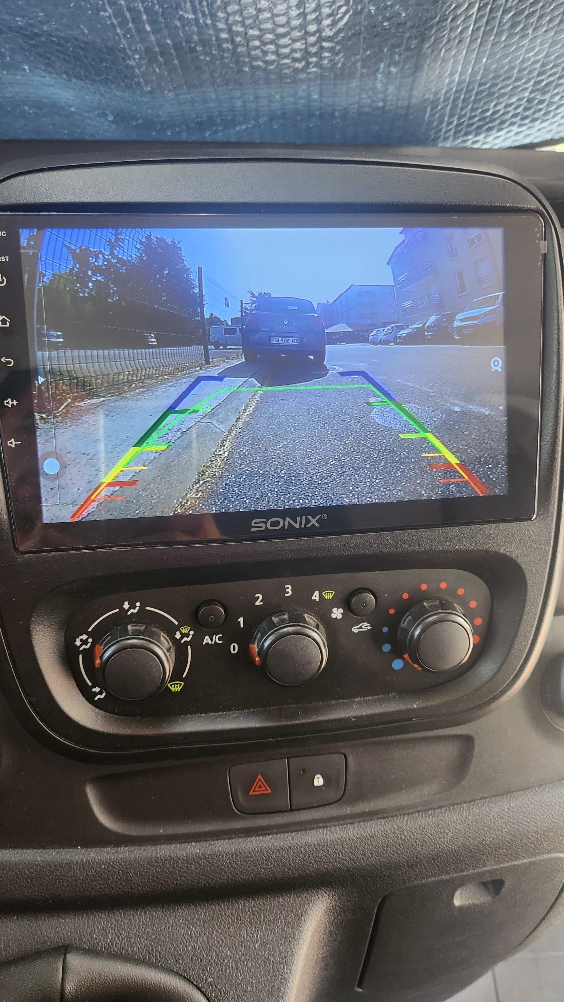 Renault Trafic Passenger met Android Auto