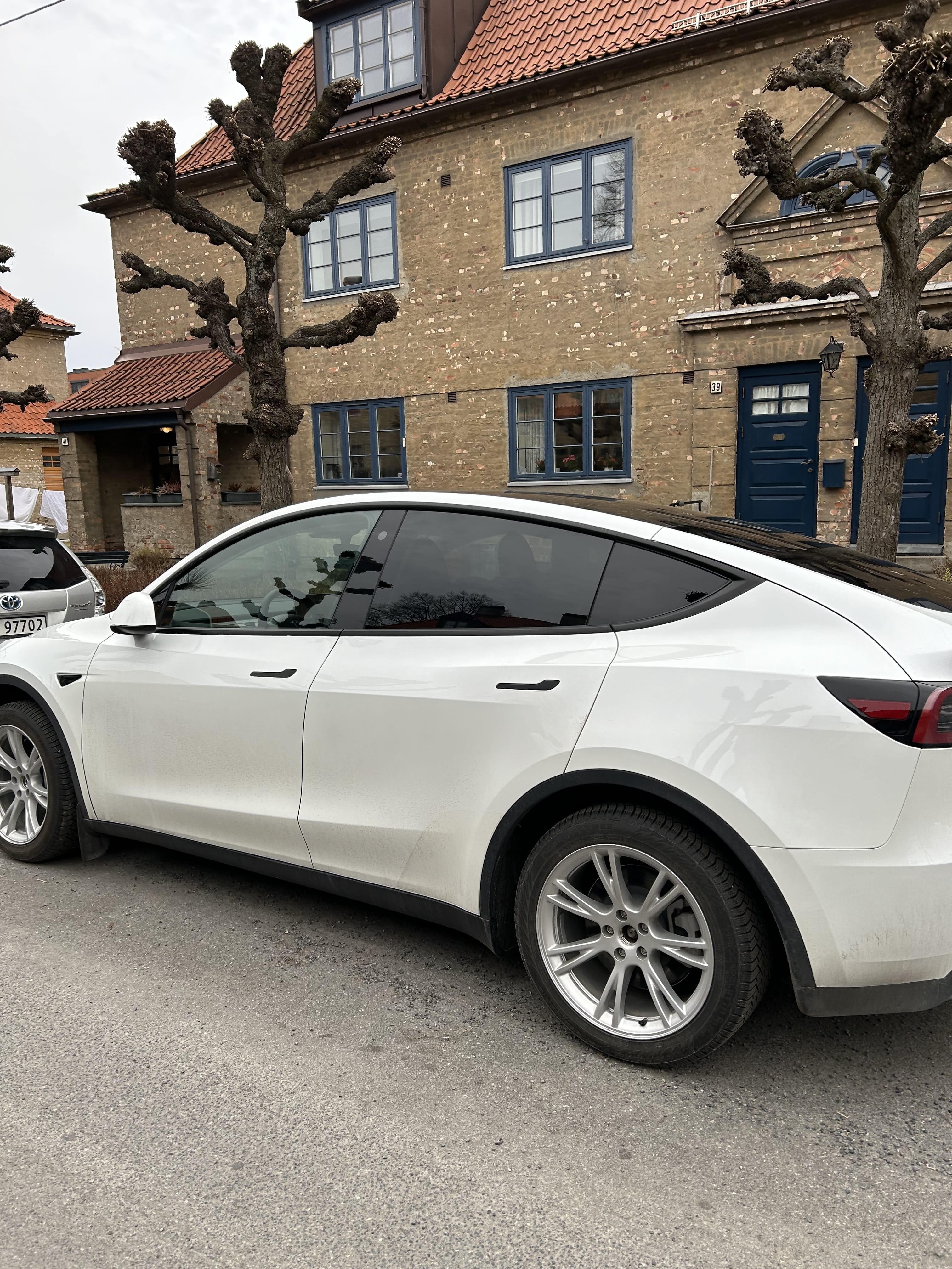 Tesla Model Y med Cruisekontroll