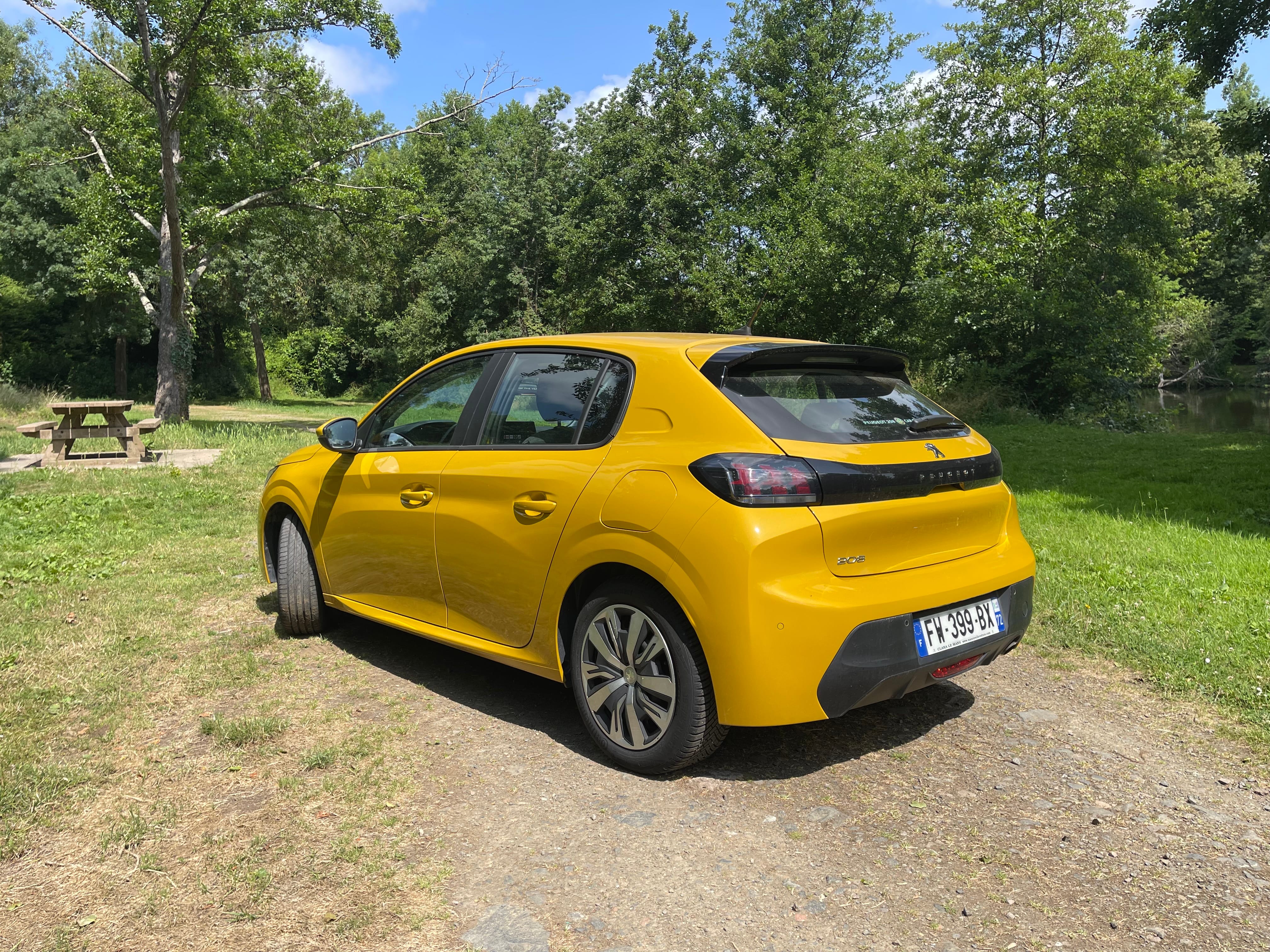 Peugeot 208 Essence avec GPS