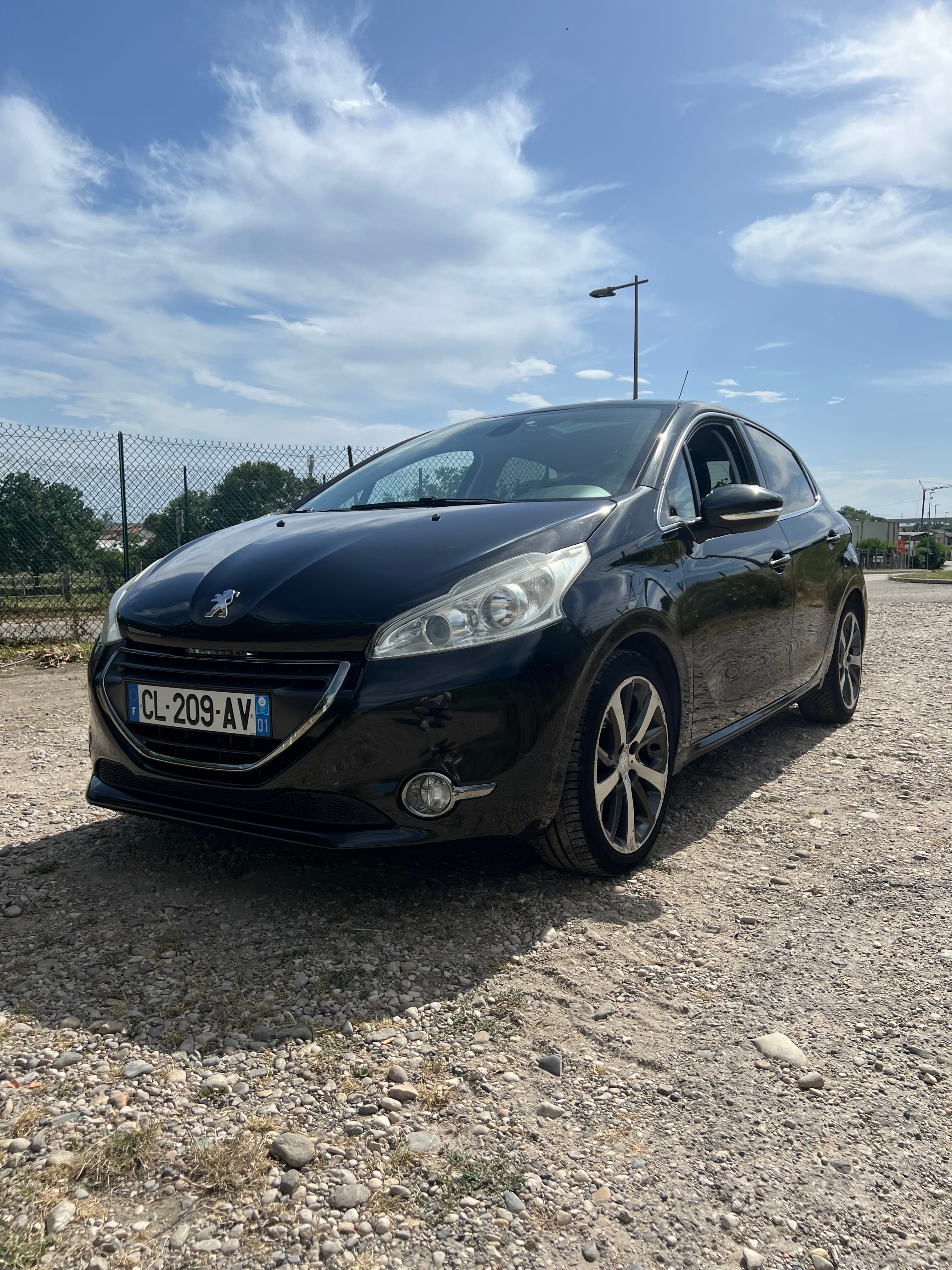 Peugeot 208, 2012, Essence 95