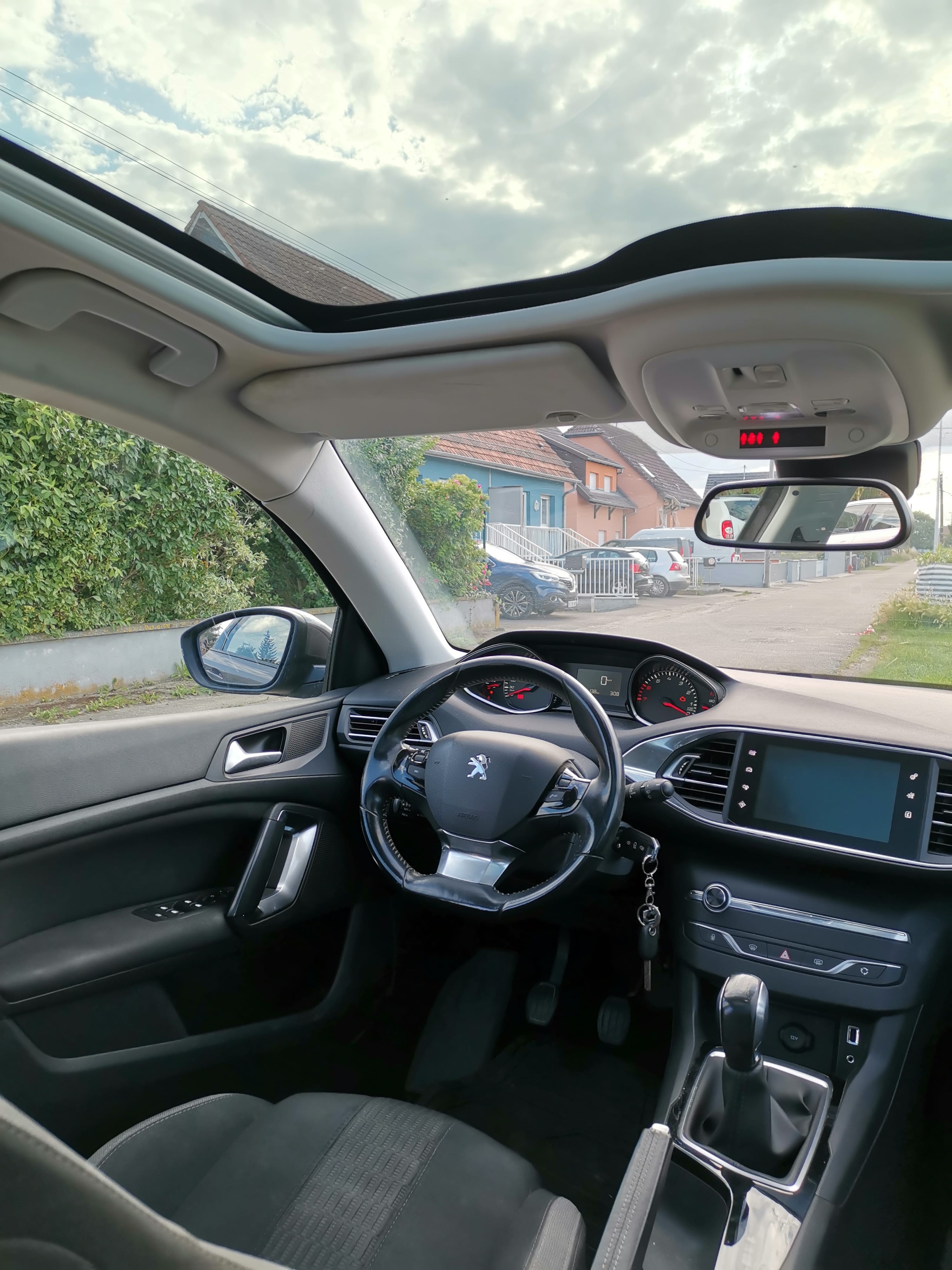 Peugeot 308 SW (break) Toit panoramique & caméra de recule avec Audio Bluetooth