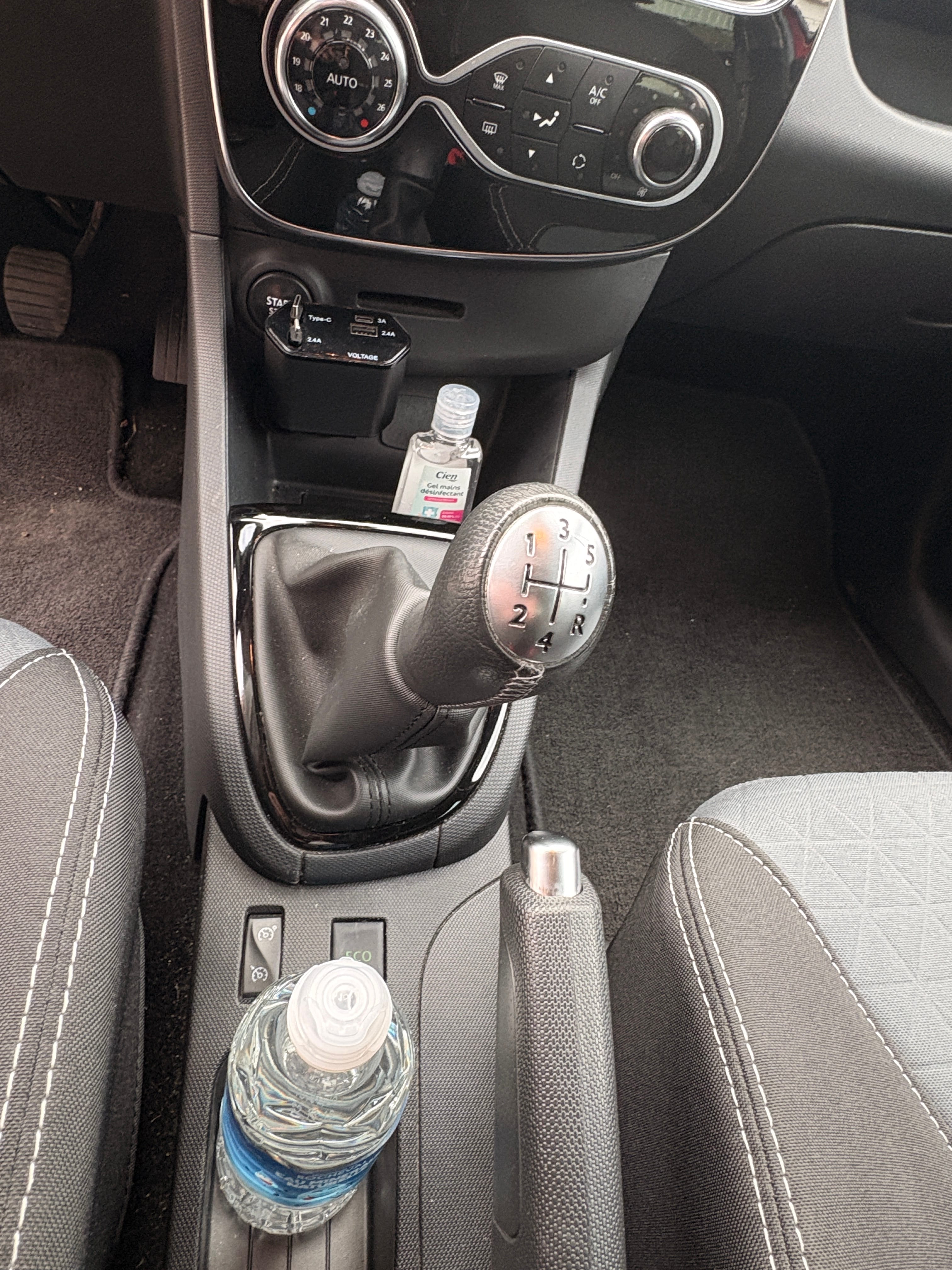 Renault Clio Intens 2015, idéale ville et week-end, économique ! avec Entrée audio / iPod