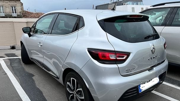 Renault Clio FE252MT mit Navigationsgerät