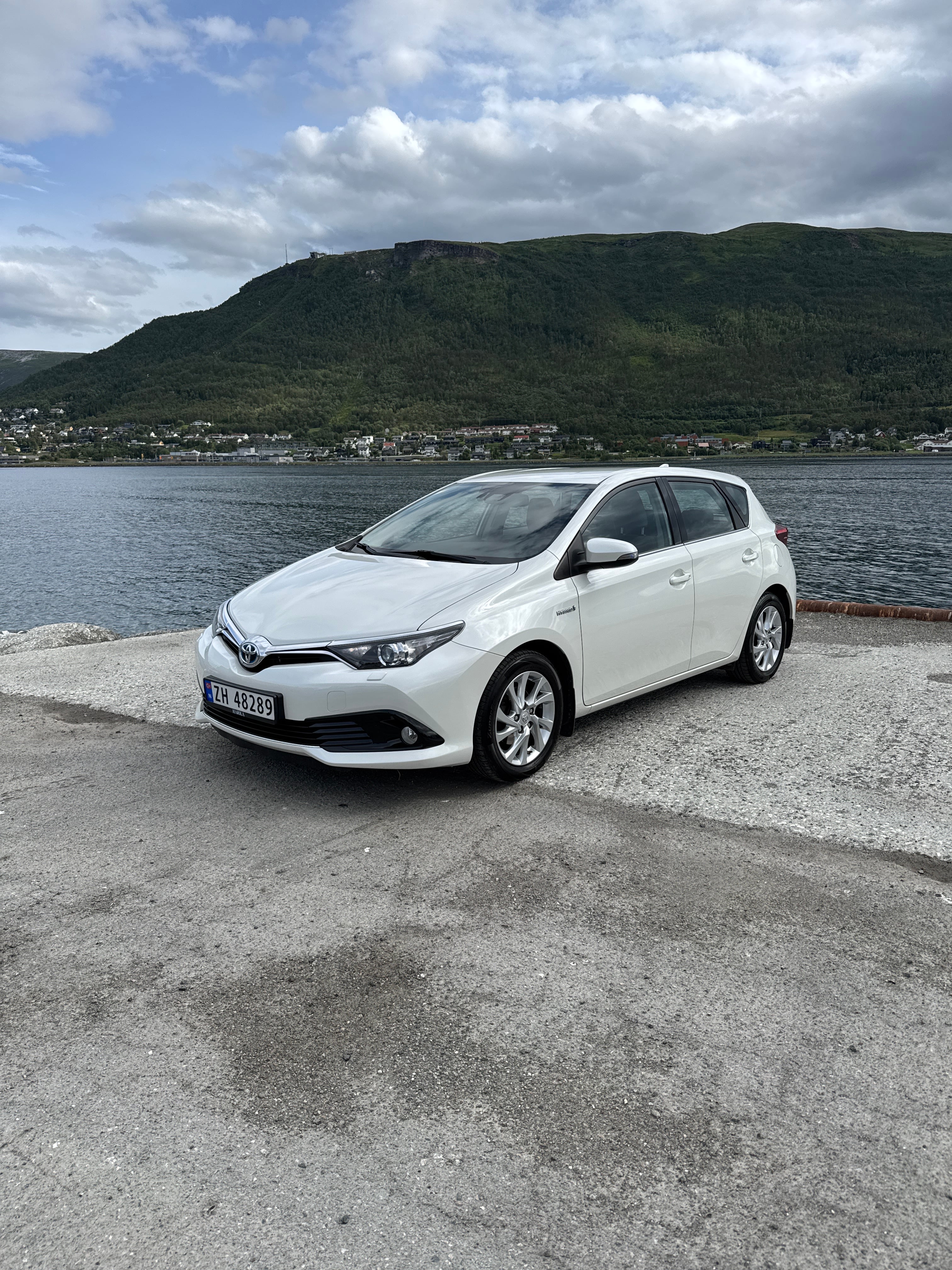 Toyota Auris, 2016, Blyfri 95 / Elektrisk (hybrid), automatisk