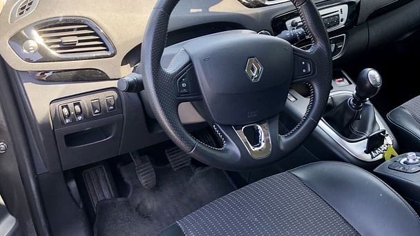 Renault Grand Scenic Accès exclusif dans la Gare de Bordeaux - Louez le Grand Scénic 7 Places – Spacieux avec Climatisation