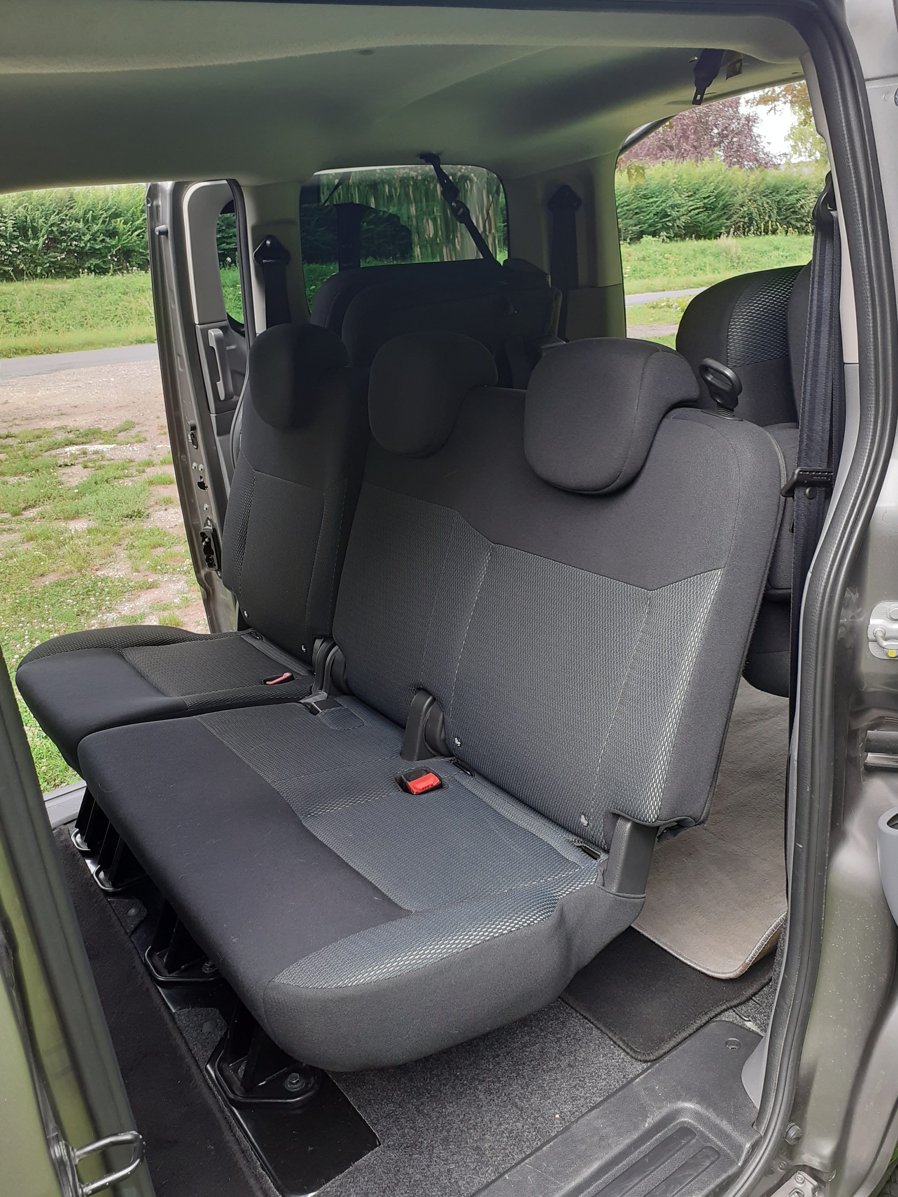 Nissan NV200 Combi avec Coffre de toit